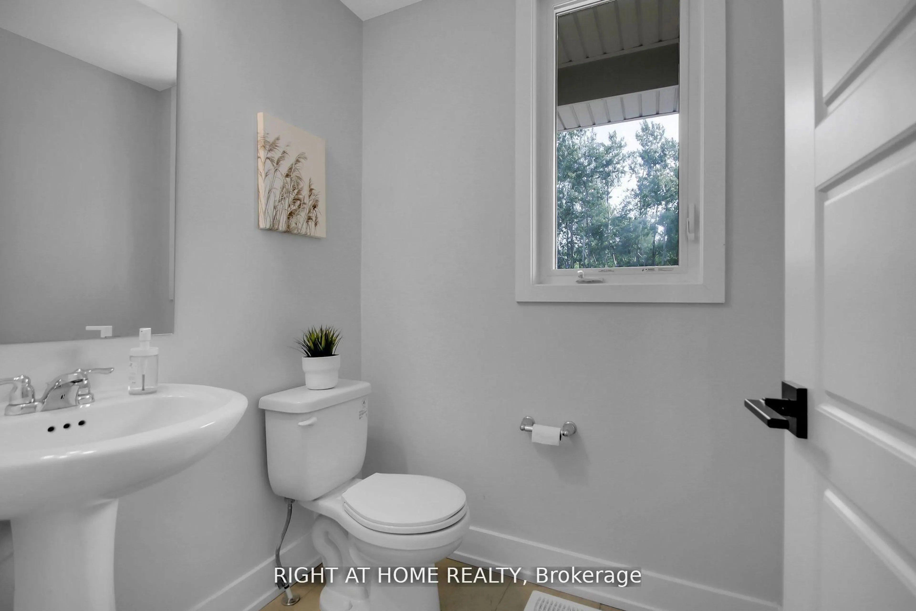 Standard bathroom, ceramic/tile floor for 831 Derreen Ave, Stittsville Ontario K2S 3A7