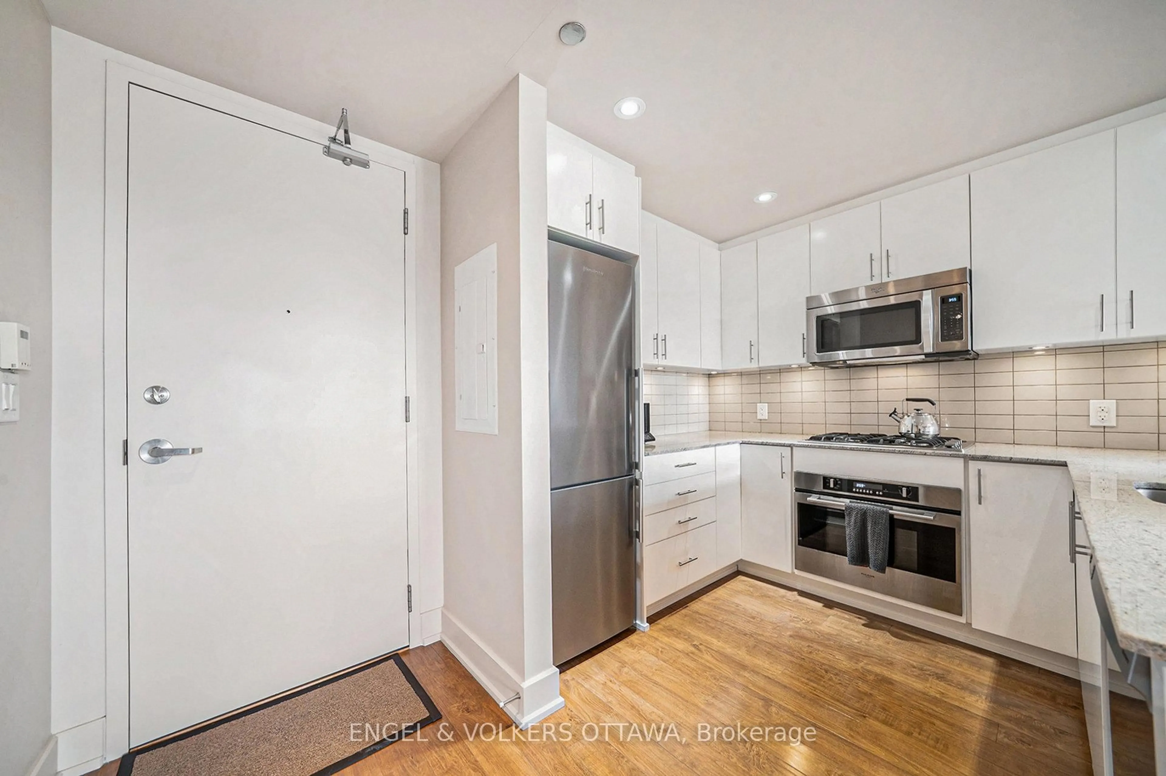 Standard kitchen, unknown for 7 Marquette Ave #605, Ottawa Ontario K1L 8A7