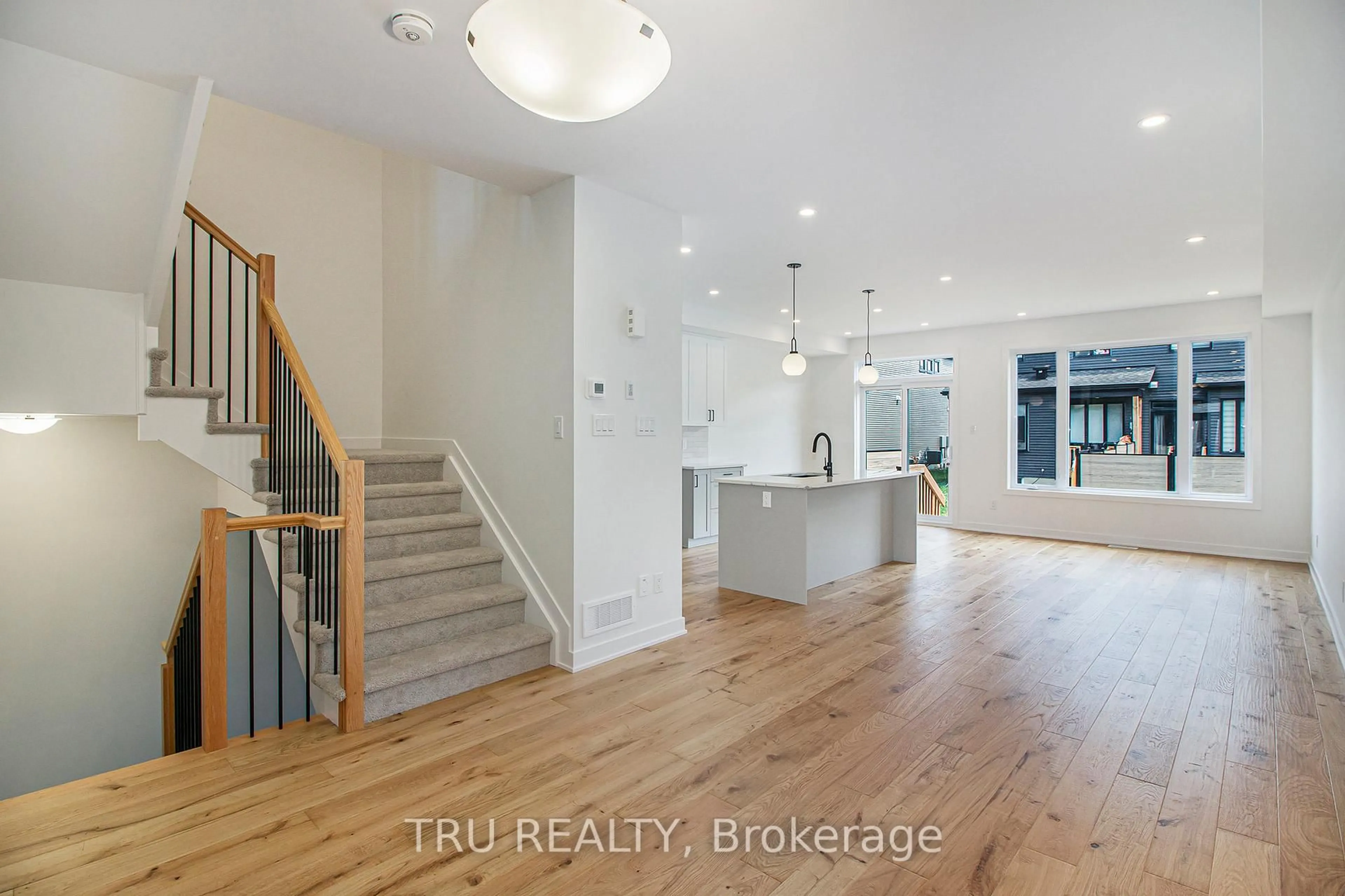 Open concept kitchen, unknown for 947 Cologne St, Russell Ontario K0A 1W0