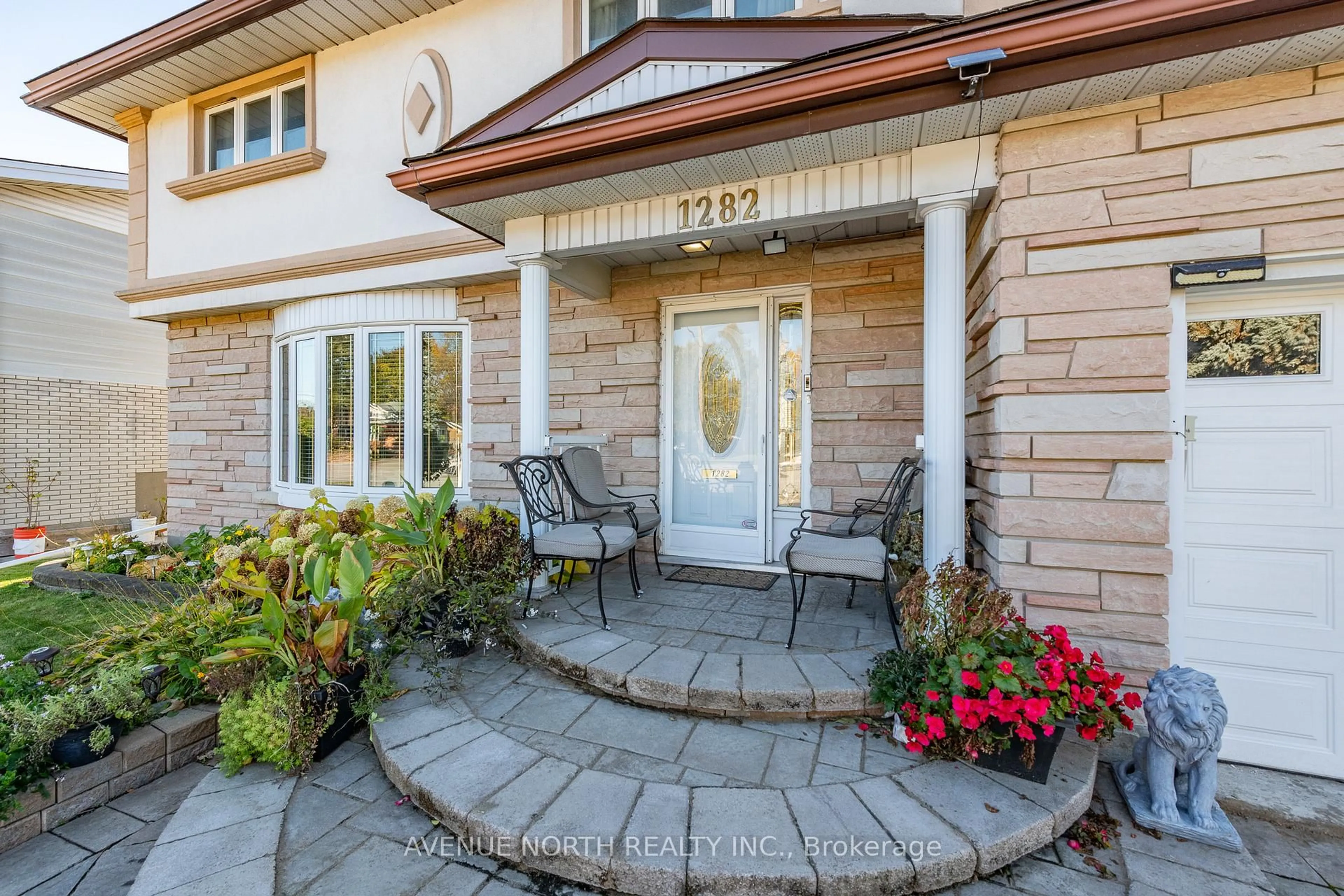 Unknown for 1282 Heron Rd, Ottawa Ontario K1V 6A8