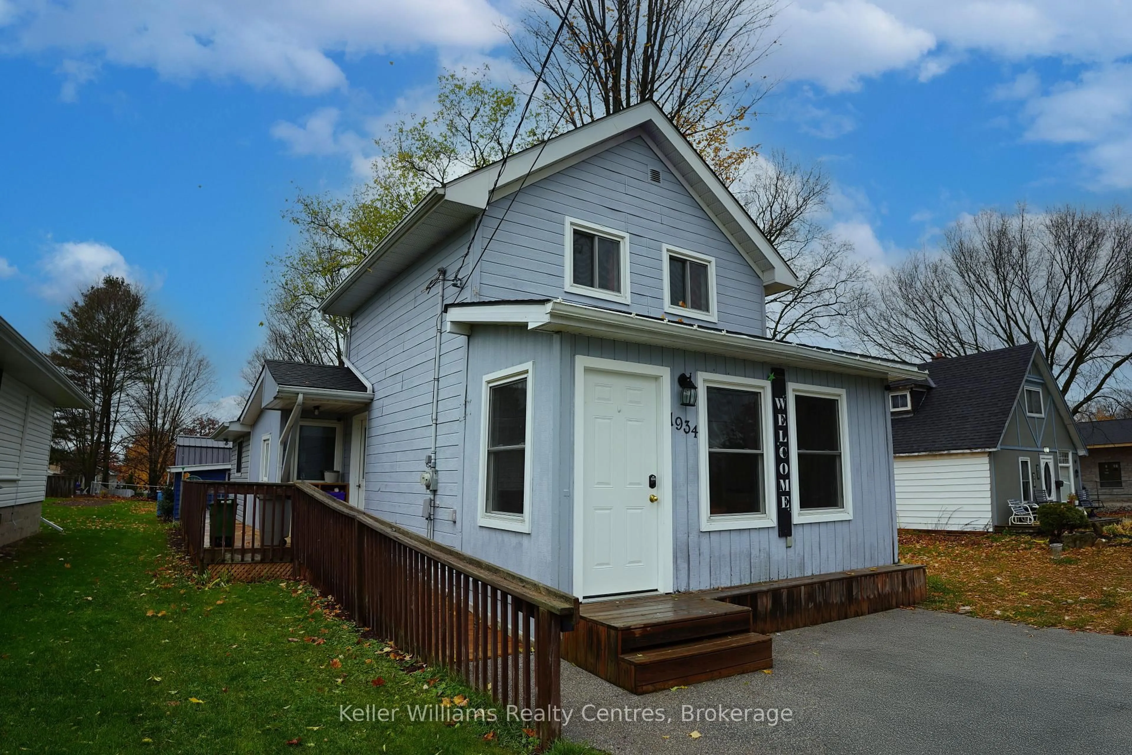 Home with vinyl exterior material, street for 1934 7th Ave, Owen Sound Ontario N4K 2Z9