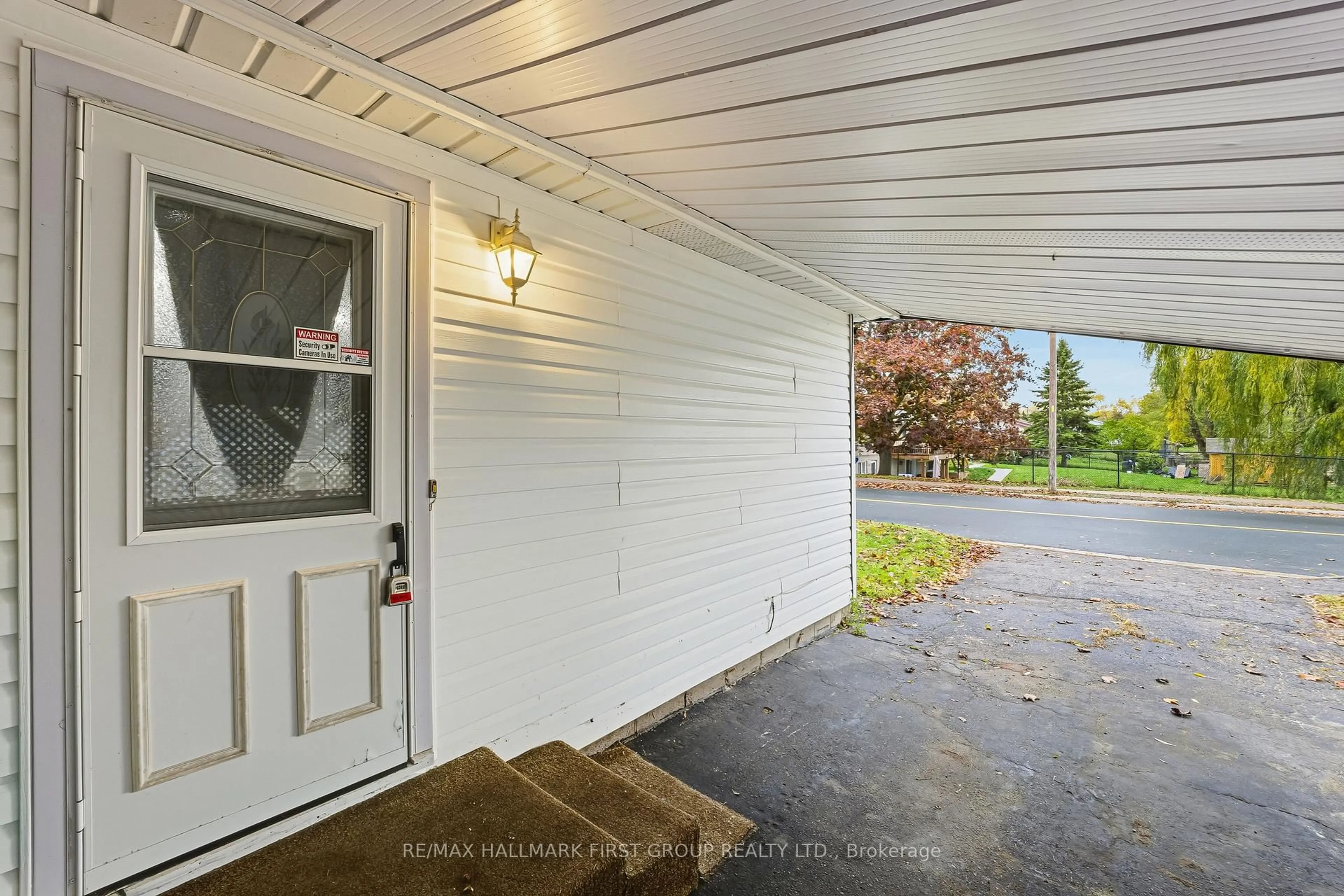 Indoor entryway for 42 Division St, Cramahe Ontario K0K 1S0