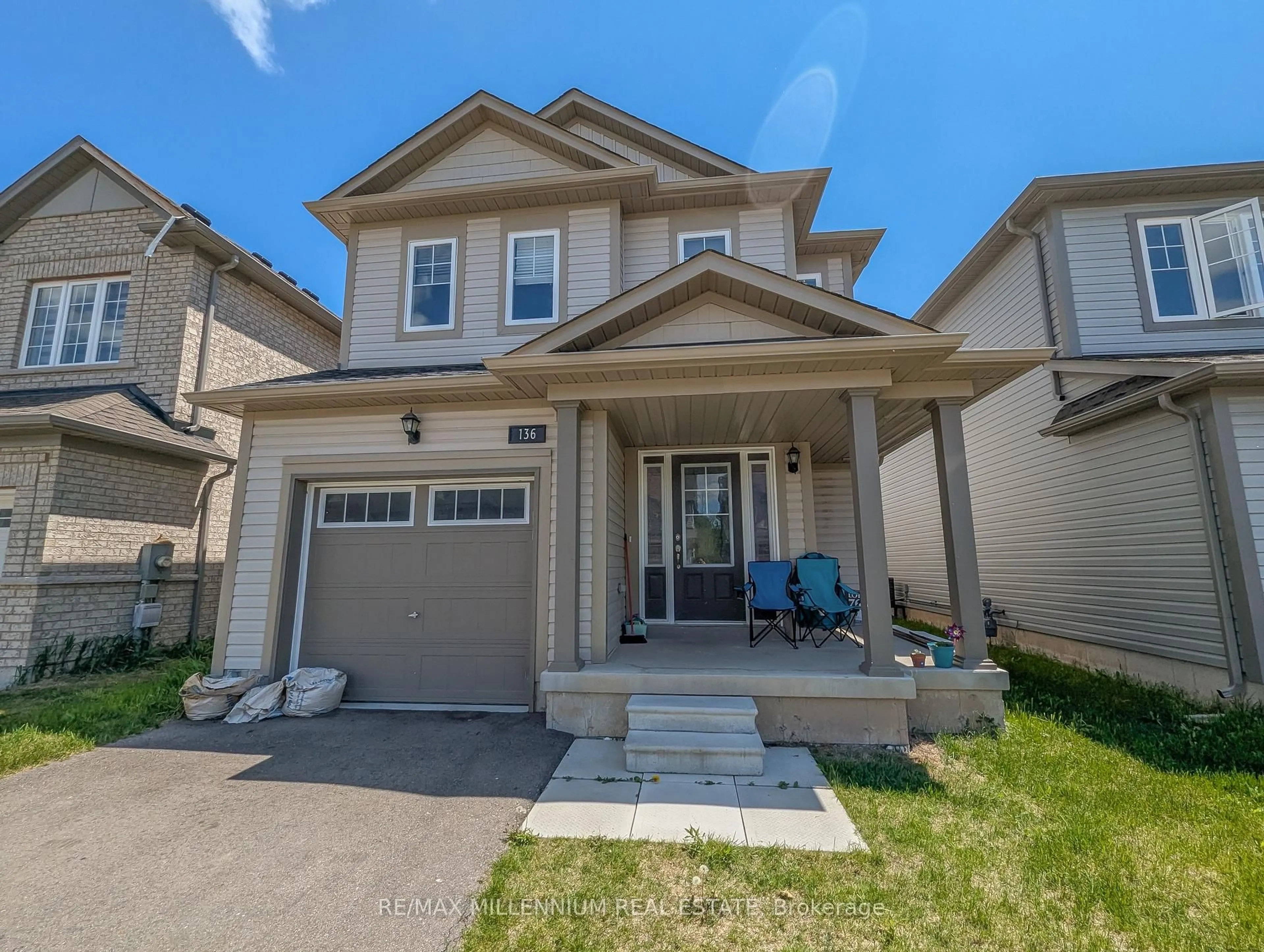 Home with vinyl exterior material, street for 136 Tumblewood Pl, Welland Ontario L3B 0J3