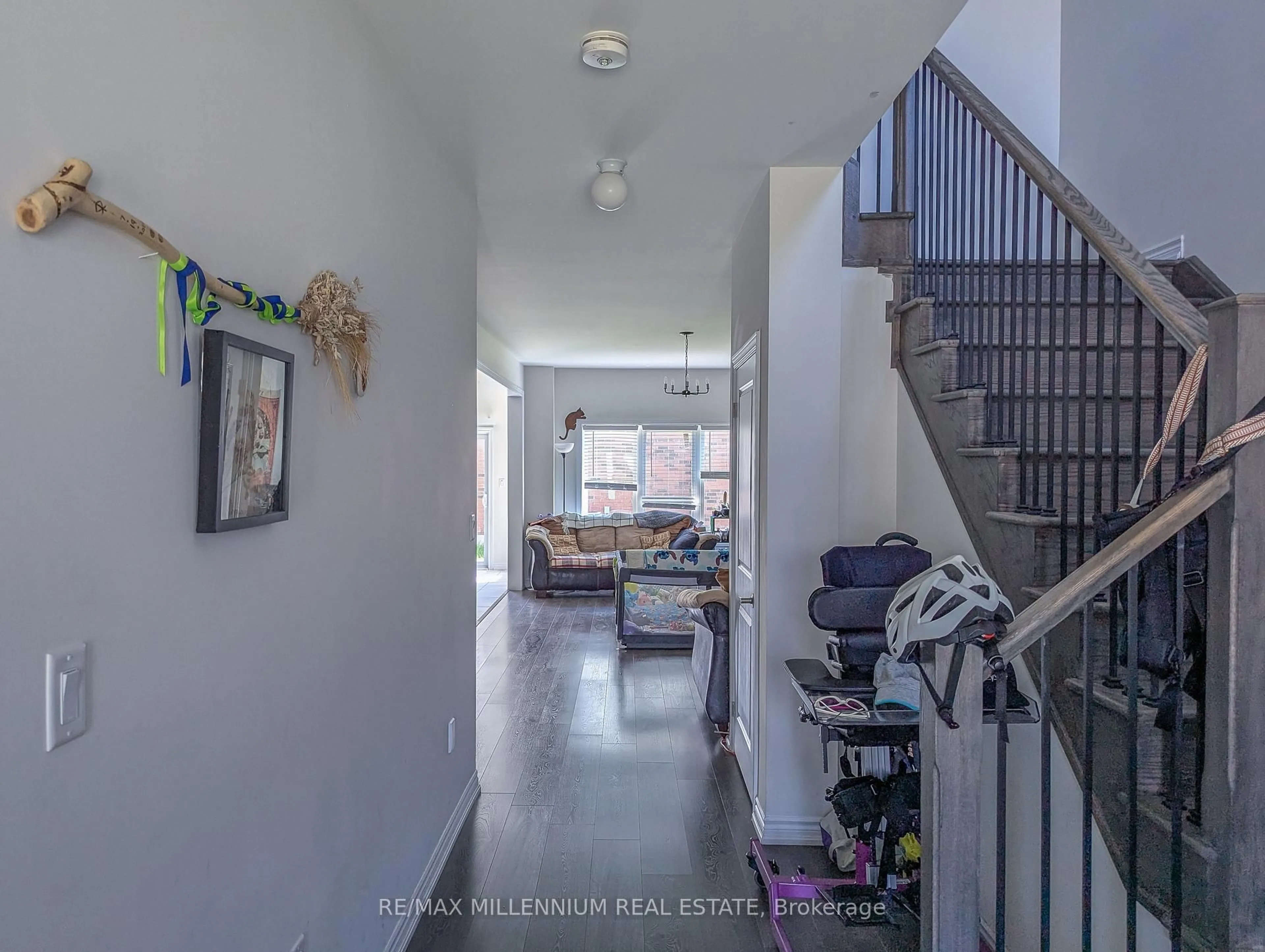 Indoor foyer for 136 Tumblewood Pl, Welland Ontario L3B 0J3