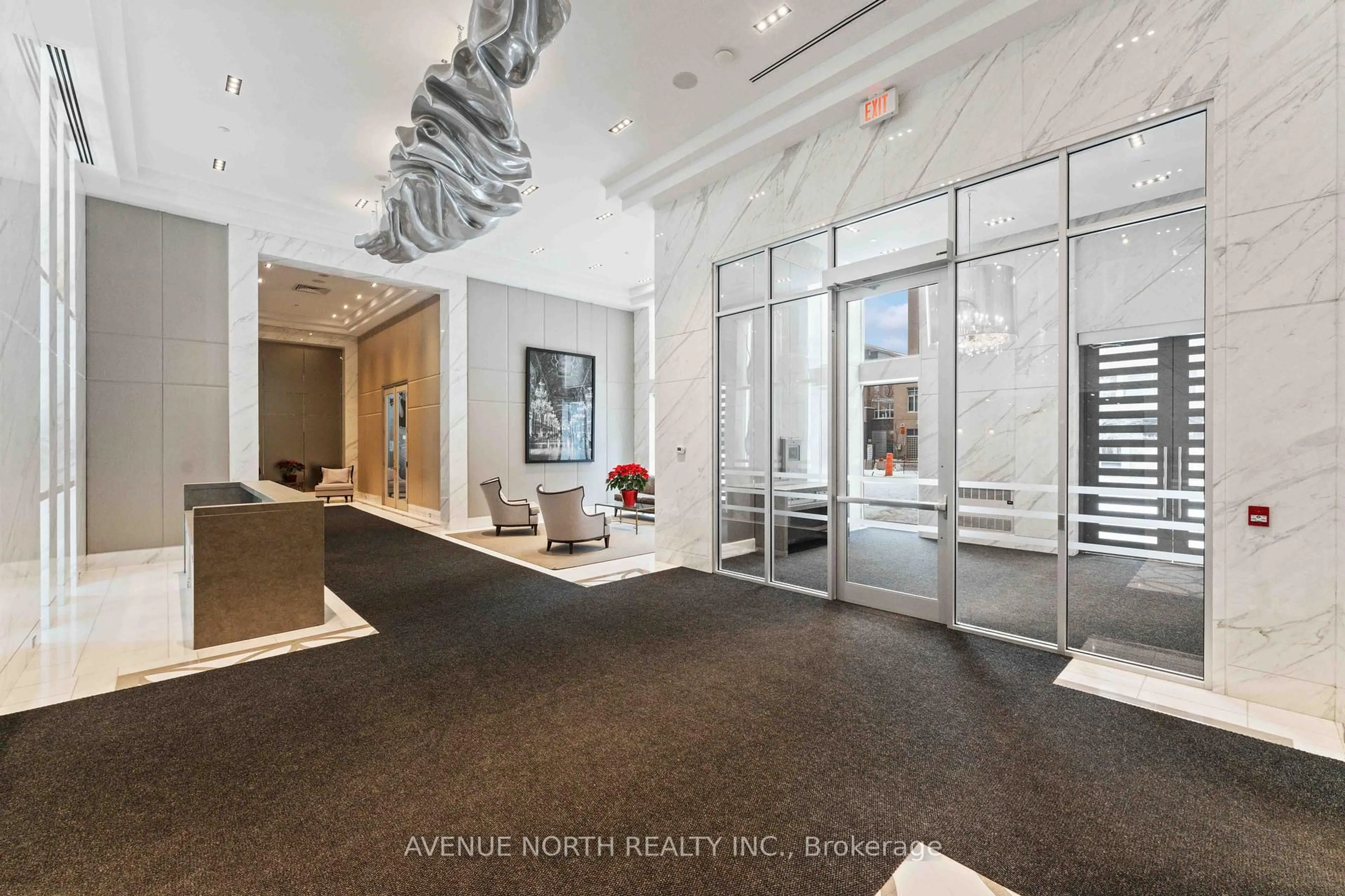 Indoor foyer for 111 Champagne Ave #601, Ottawa Ontario K1S 5V3