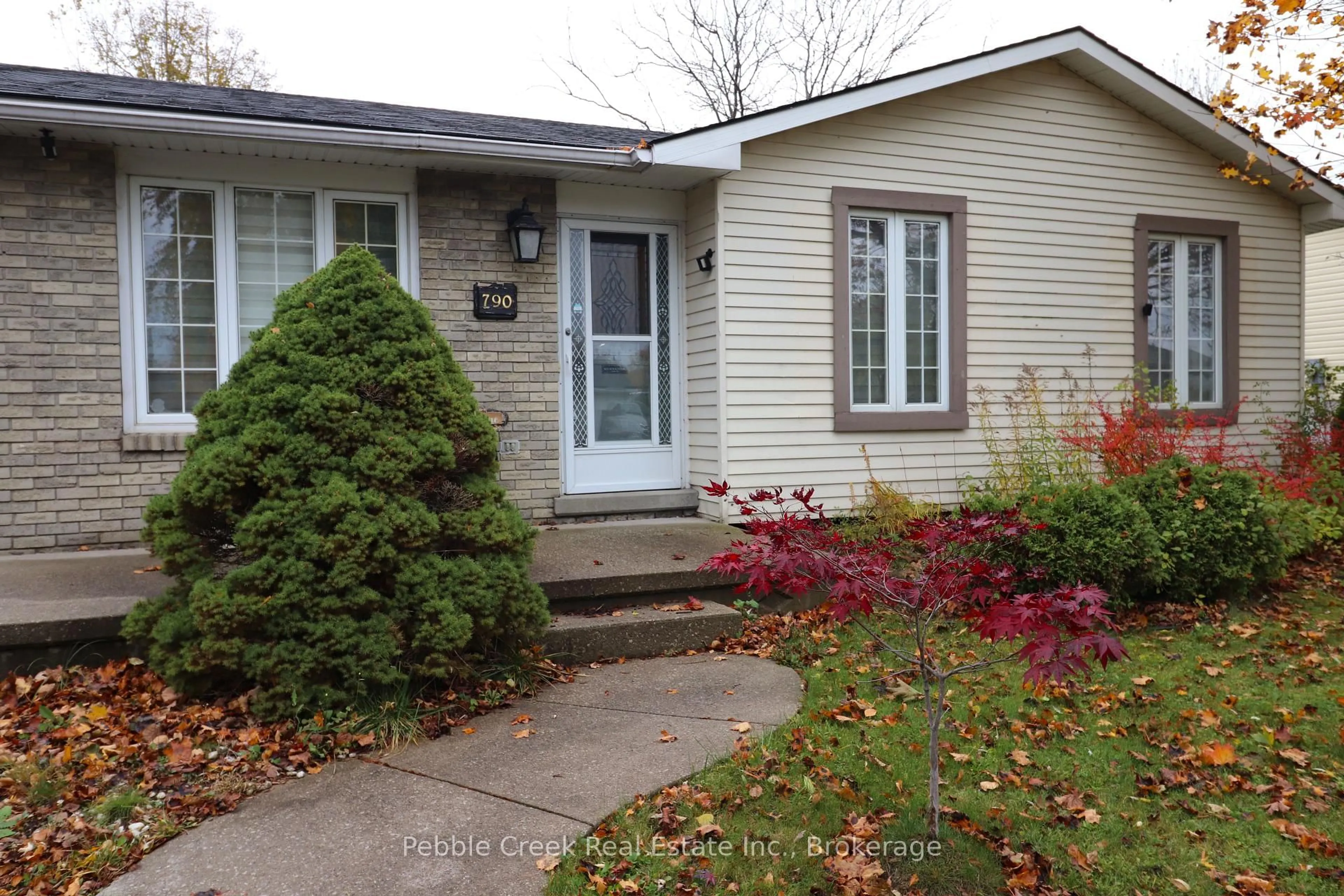 Home with vinyl exterior material, street for 790 Andrew Malcolm Dr, Kincardine Ontario N2Z 1M7