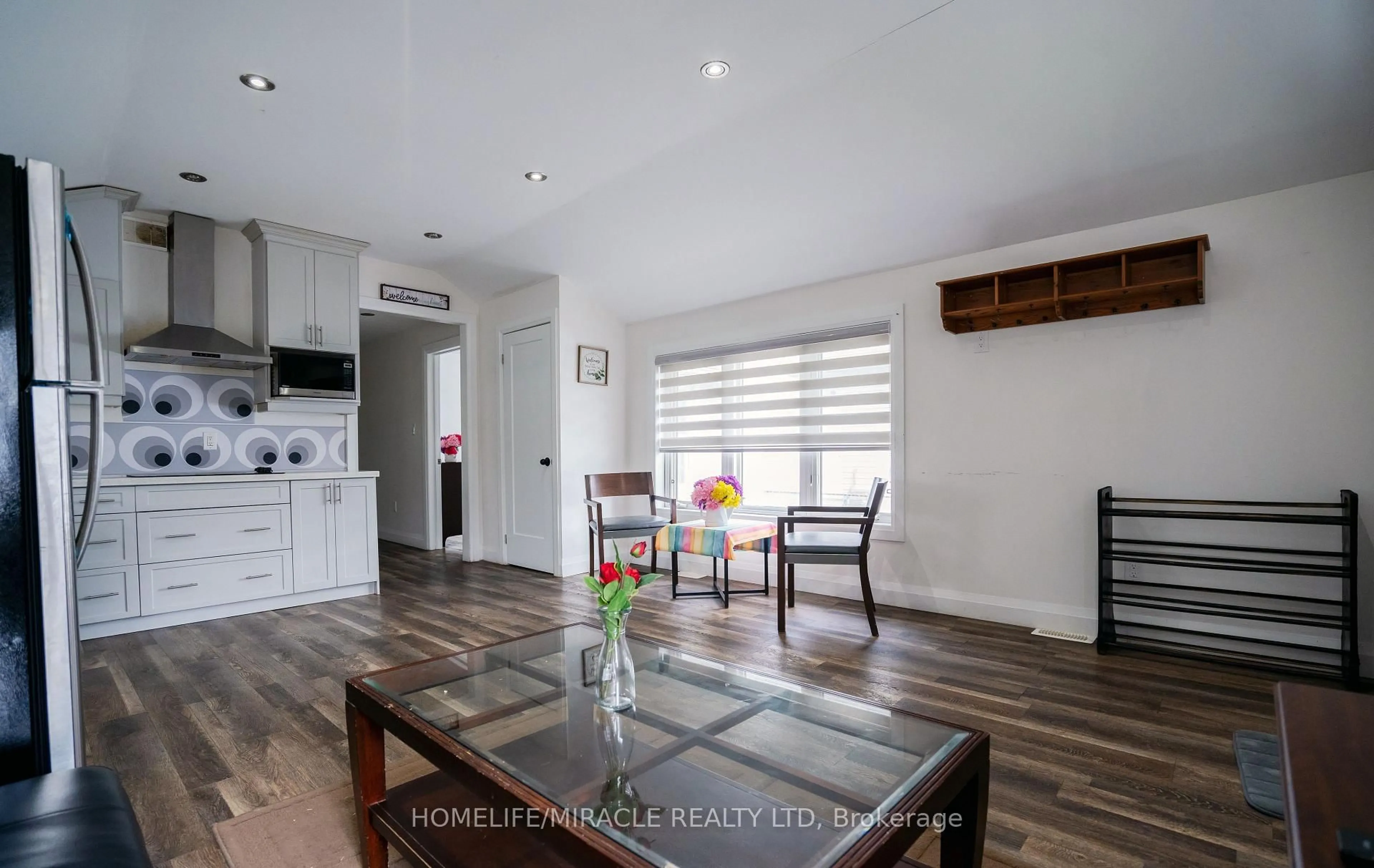 Open concept kitchen, unknown for 6483 Ash St, Niagara Falls Ontario L2G 2H4