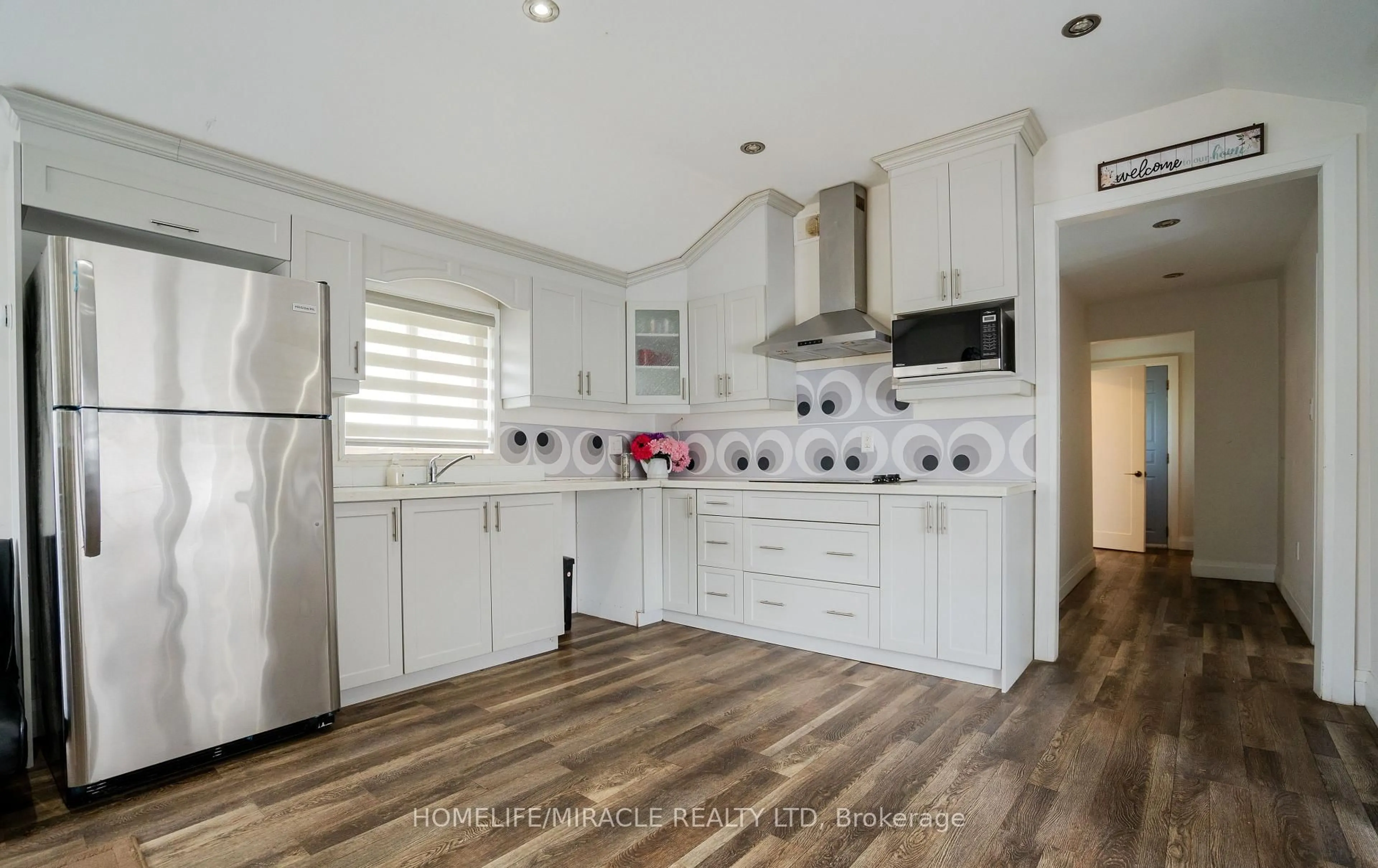 Open concept kitchen, unknown for 6483 Ash St, Niagara Falls Ontario L2G 2H4