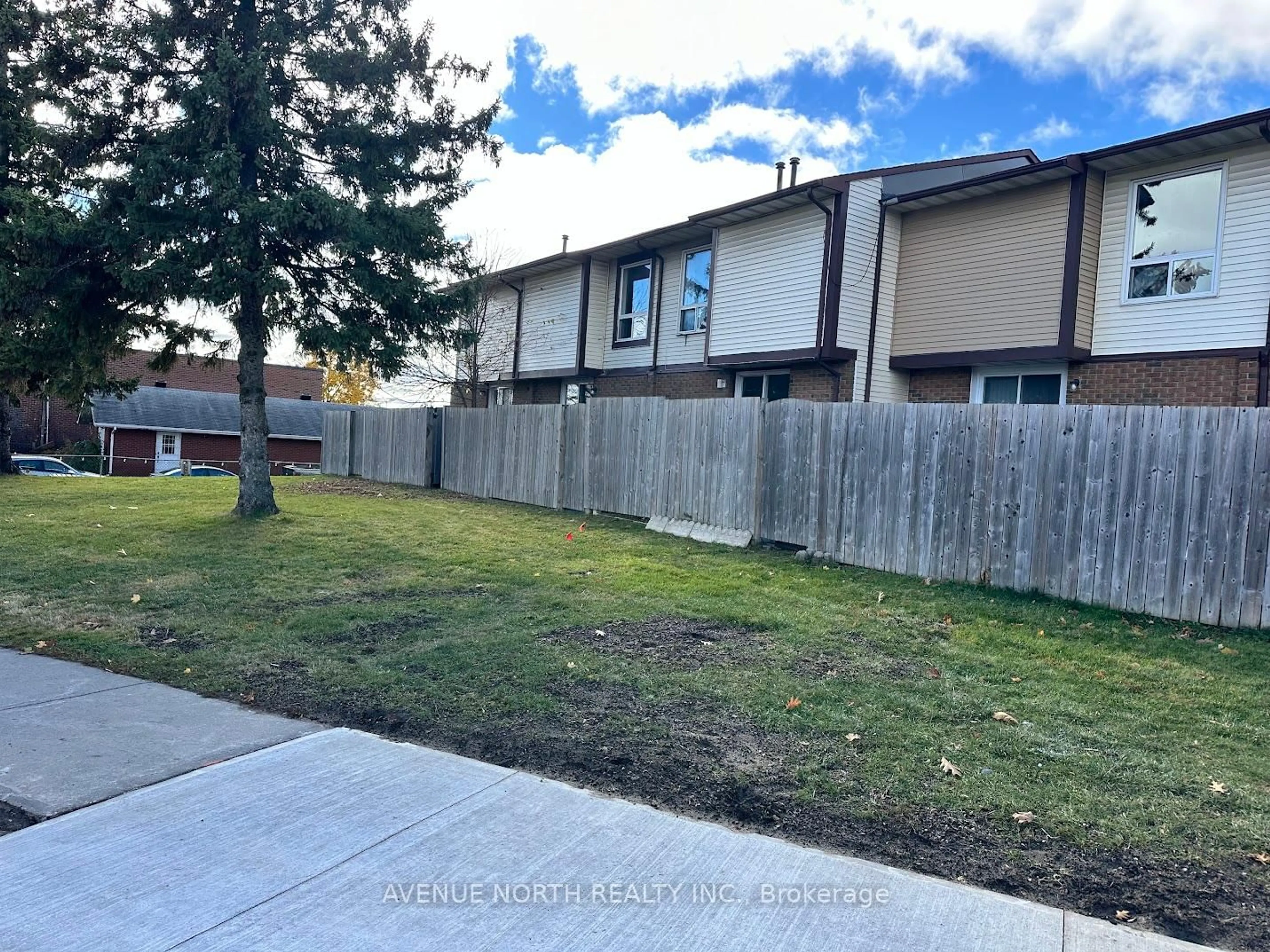 A pic from outside/outdoor area/front of a property/back of a property/a pic from drone, street for 1787 Dondale St #65, Ottawa Ontario K1B 5H9