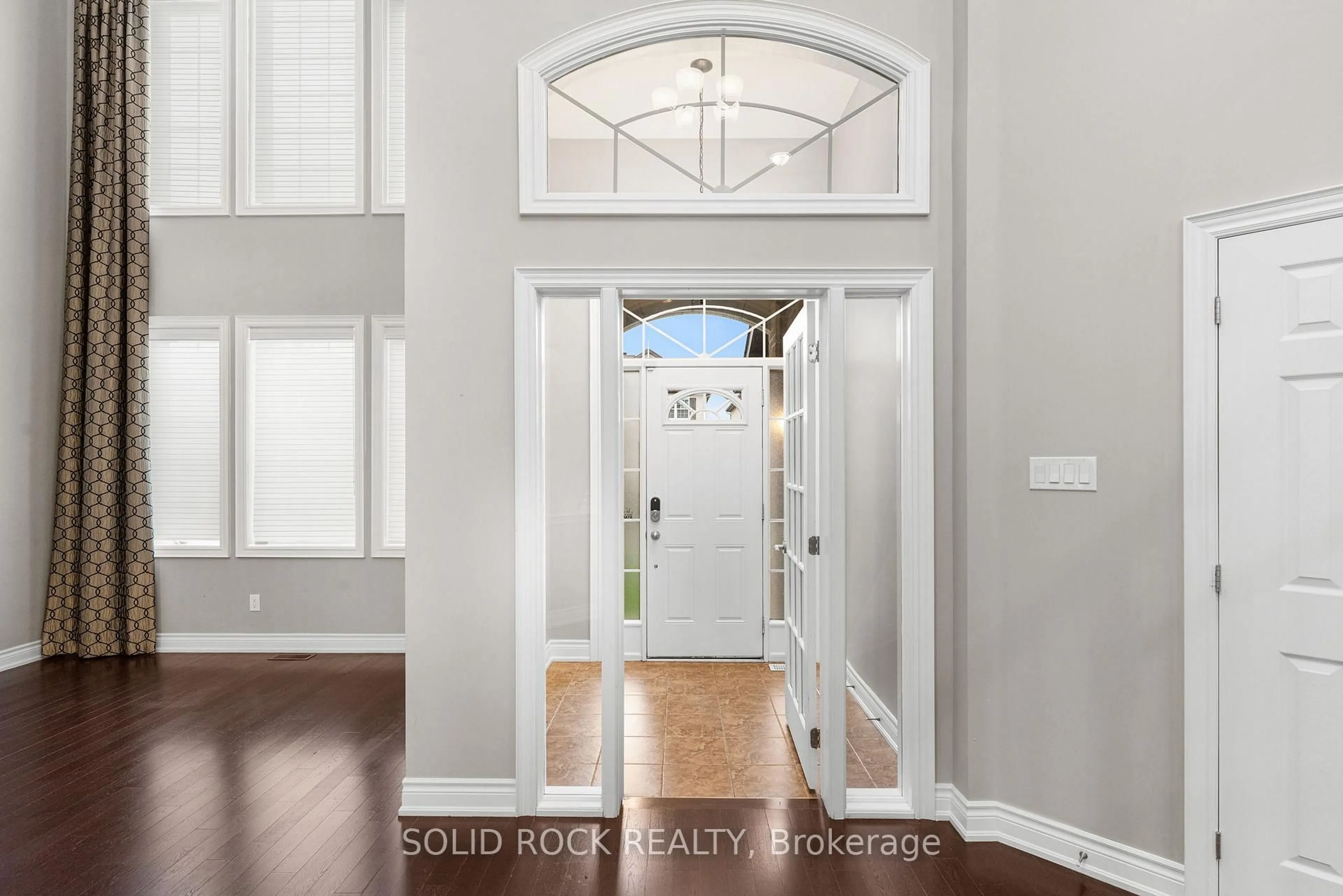 Indoor entryway for 347 Bamburgh Way, Ottawa Ontario K2J 5R1
