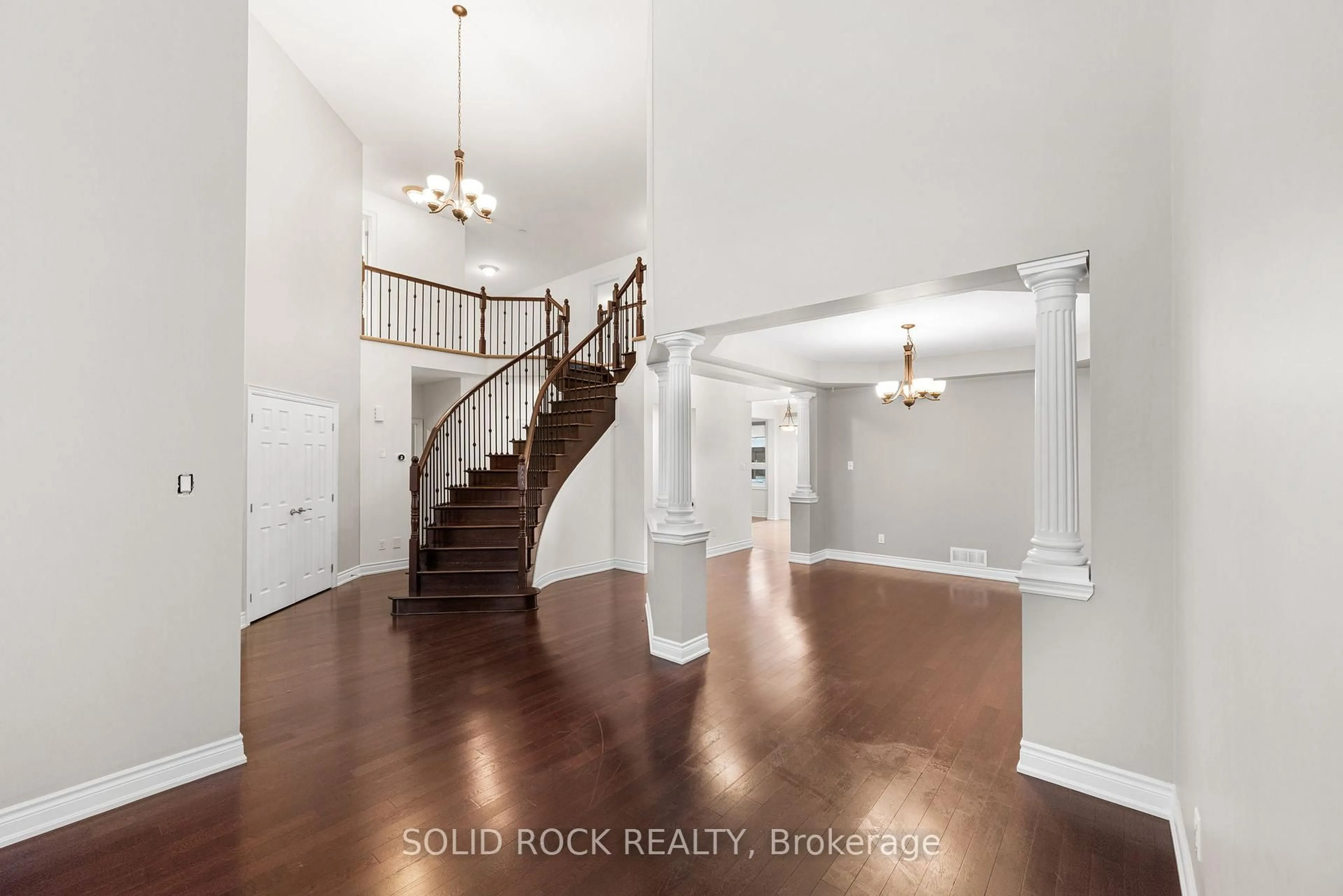 Indoor entryway for 347 Bamburgh Way, Ottawa Ontario K2J 5R1