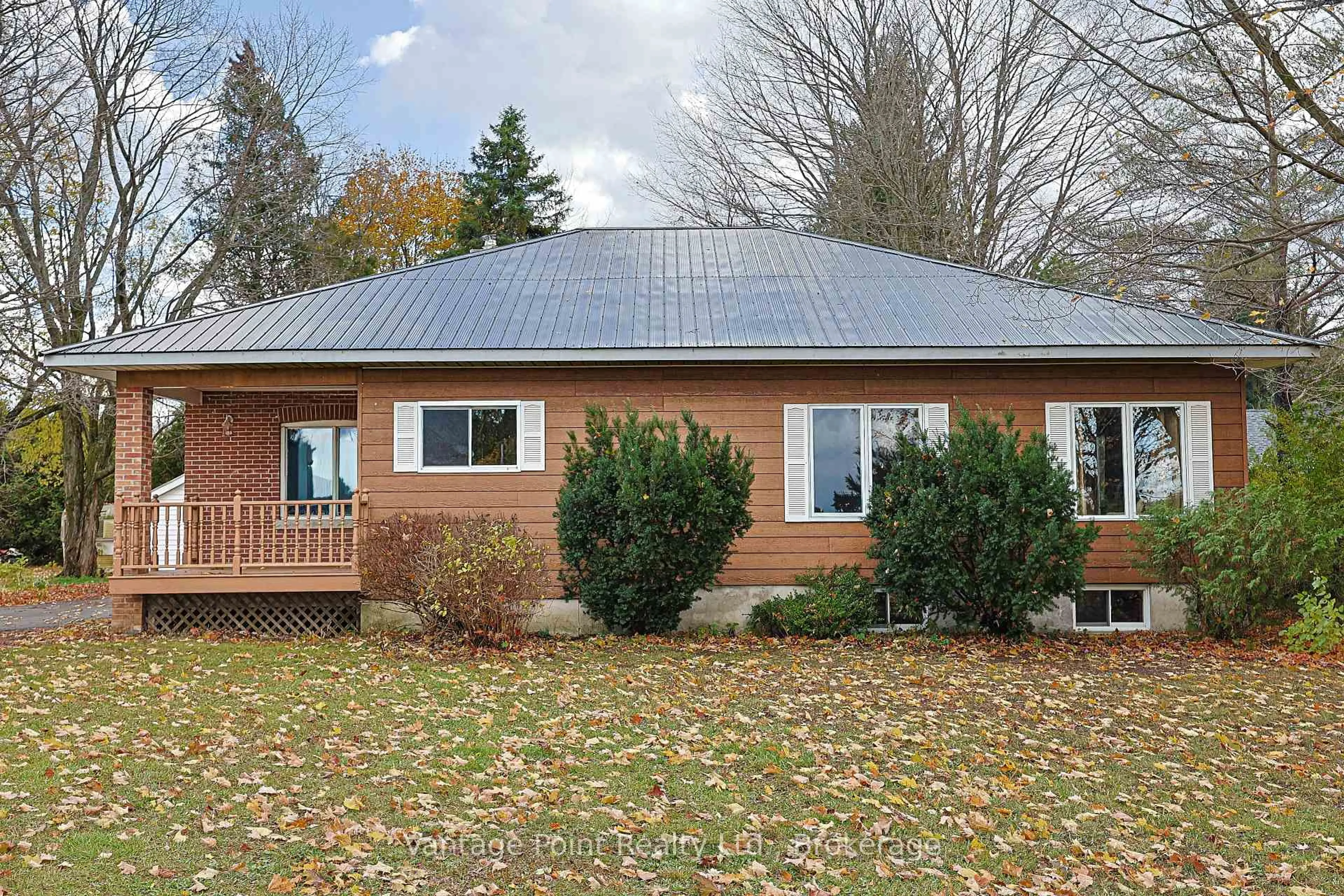 Home with vinyl exterior material, unknown for 7 Park Head Rd, South Bruce Peninsula Ontario N0H 1P0