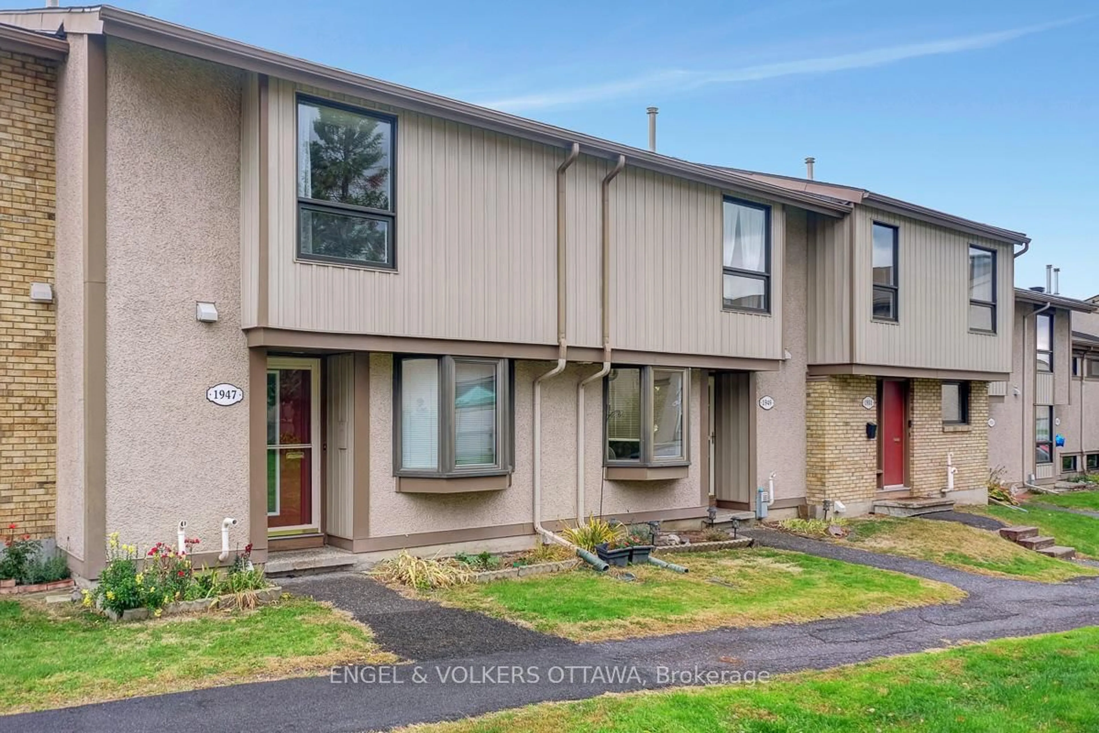 Home with vinyl exterior material, street for 1947 Stonehenge Cres #68, Ottawa Ontario K1B 4N7