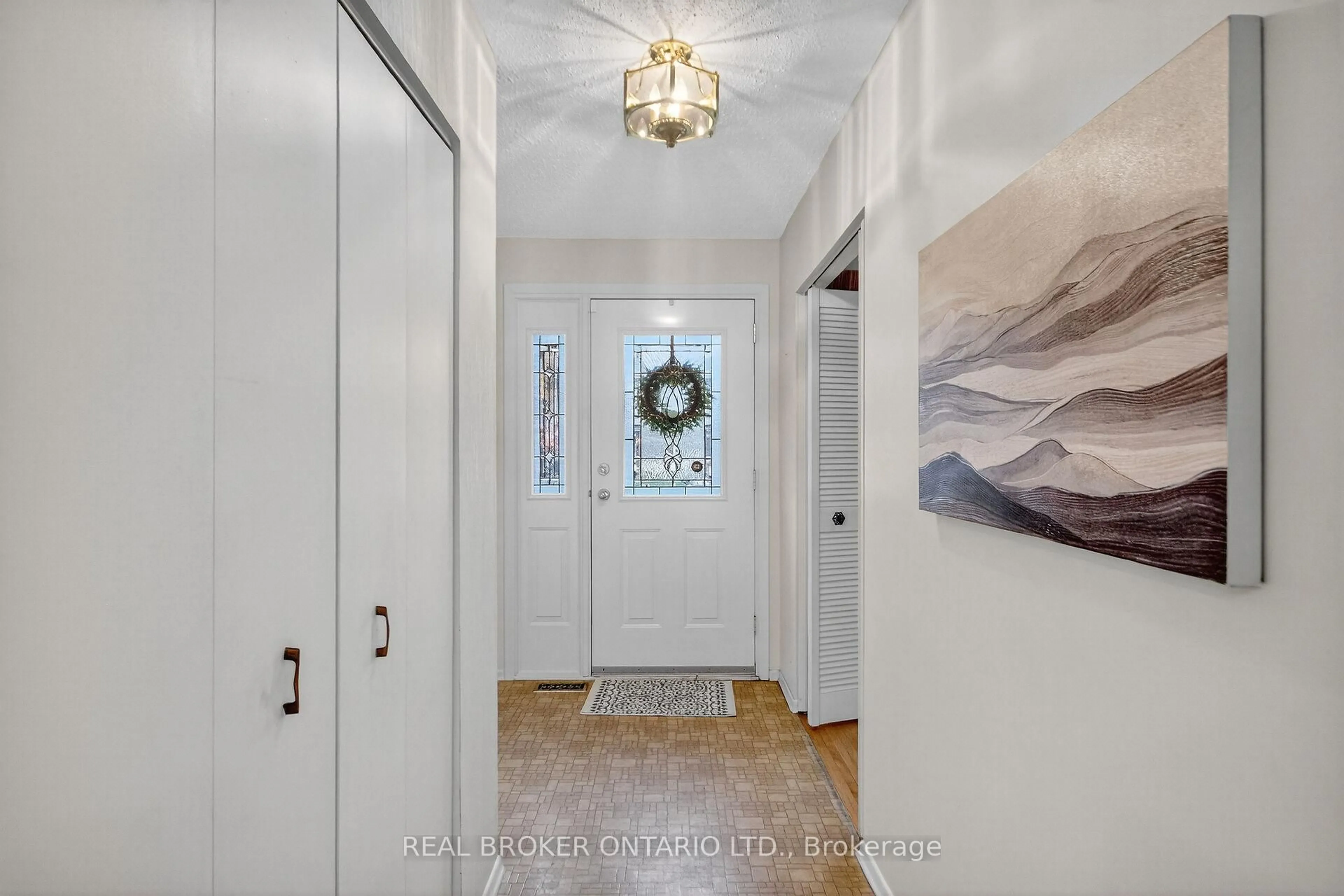 Indoor entryway for 89 Country Lane, Ottawa Ontario K2L 1J4