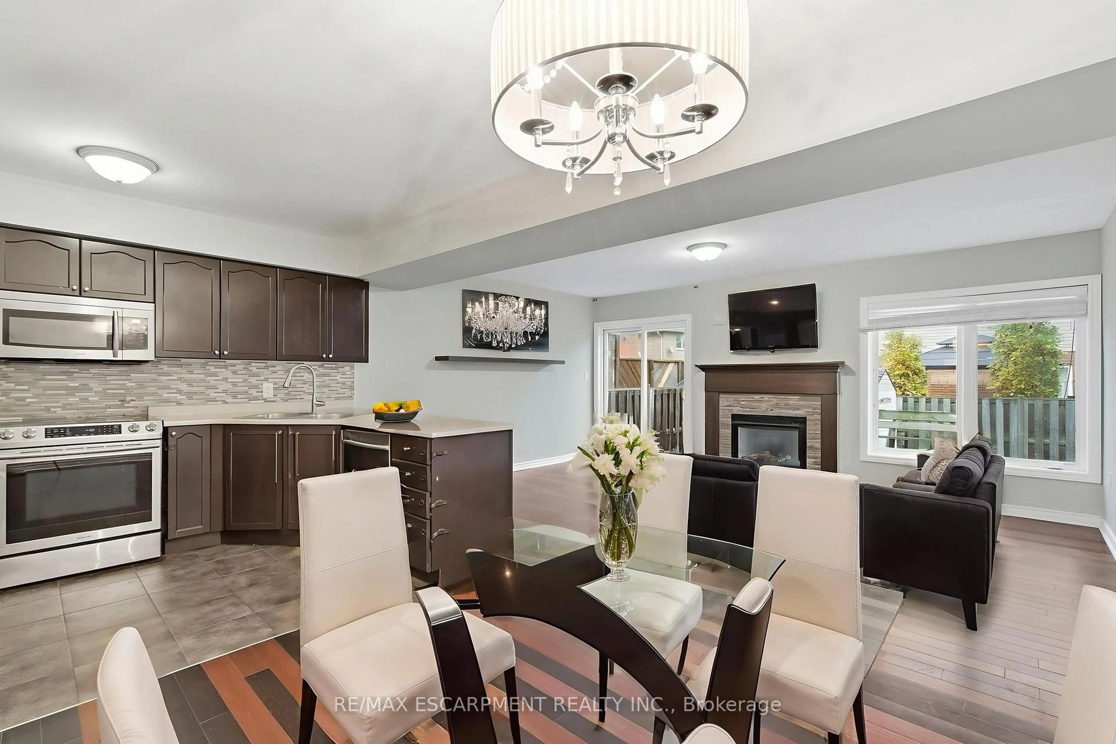 Open concept kitchen, ceramic/tile floor for 19 Blue Mountain Dr, Hamilton Ontario L0R 1P0