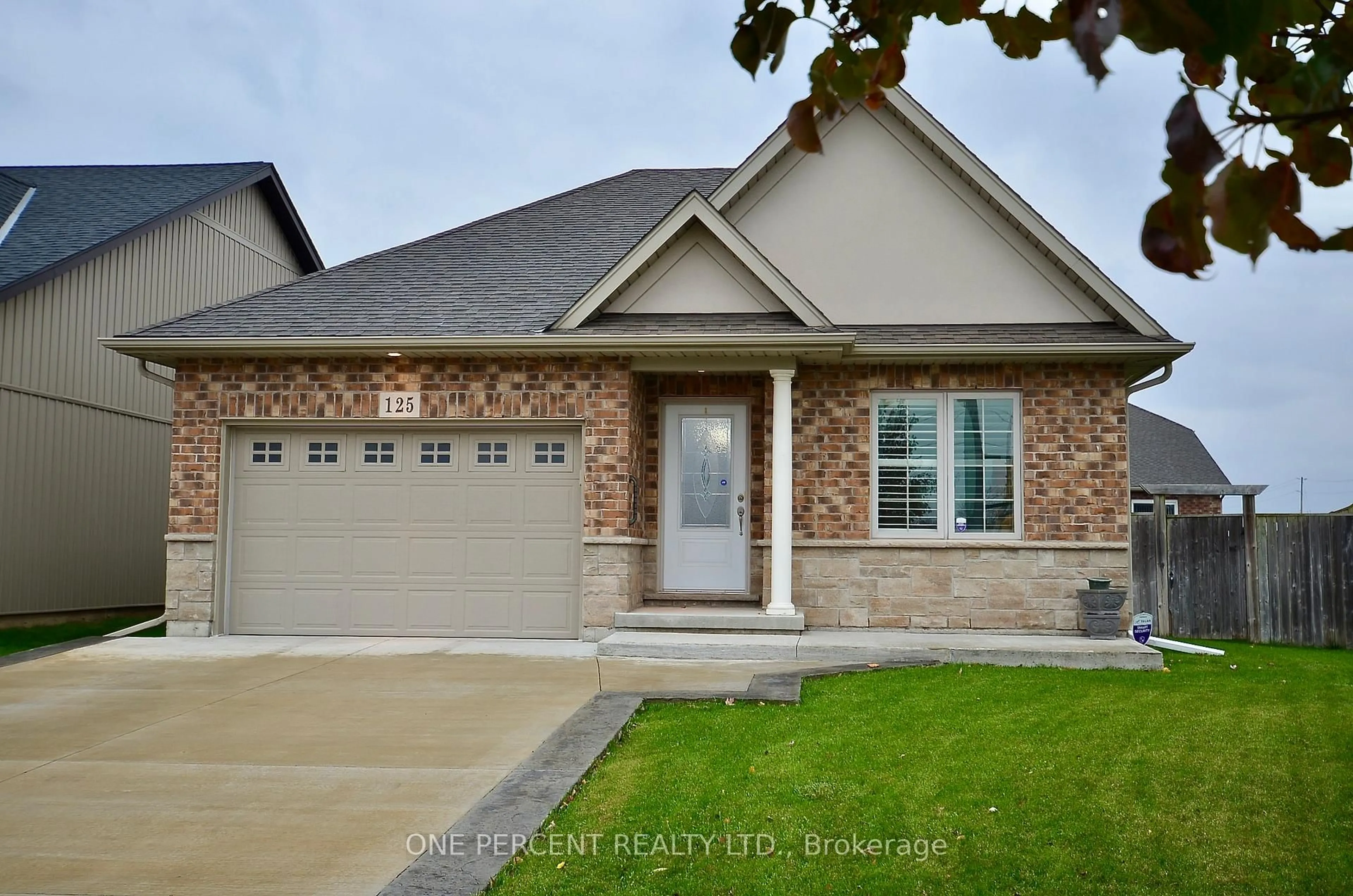 Home with brick exterior material, street for 125 Clare Ave, Welland Ontario L3C 0B7