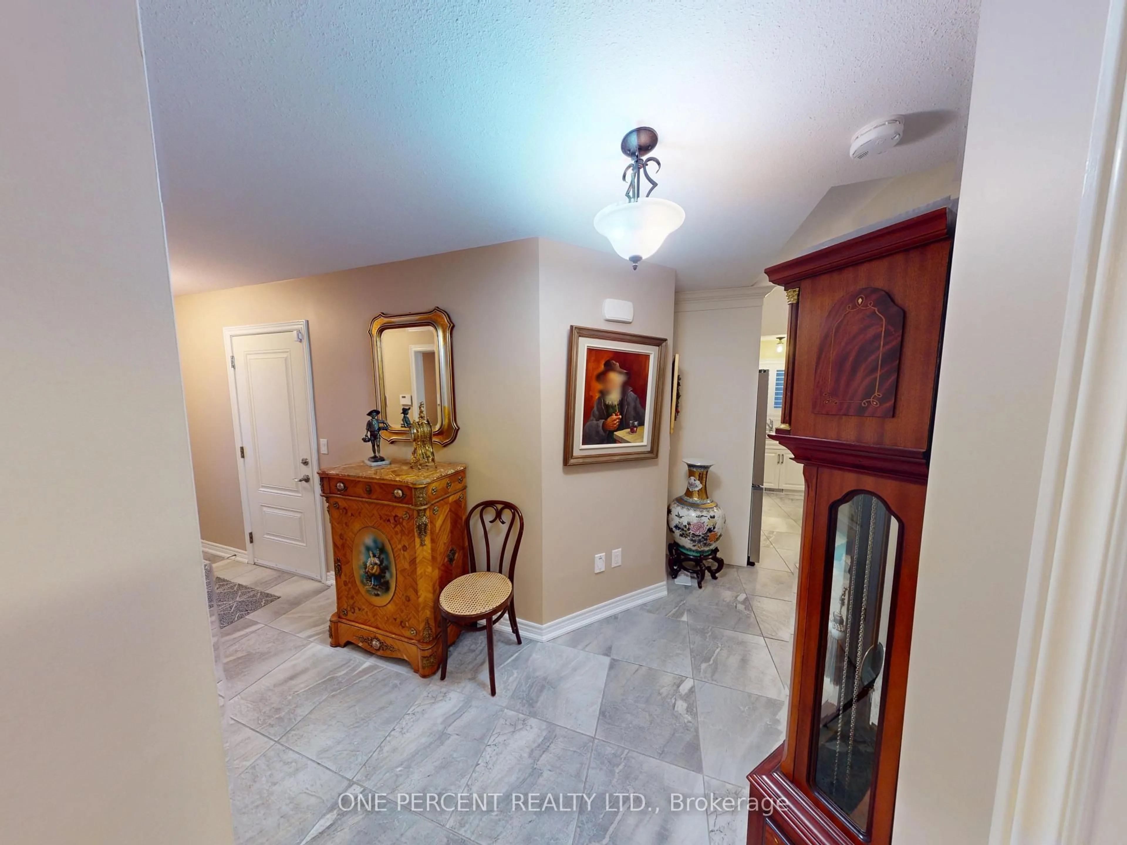 Indoor foyer for 125 Clare Ave, Welland Ontario L3C 0B7