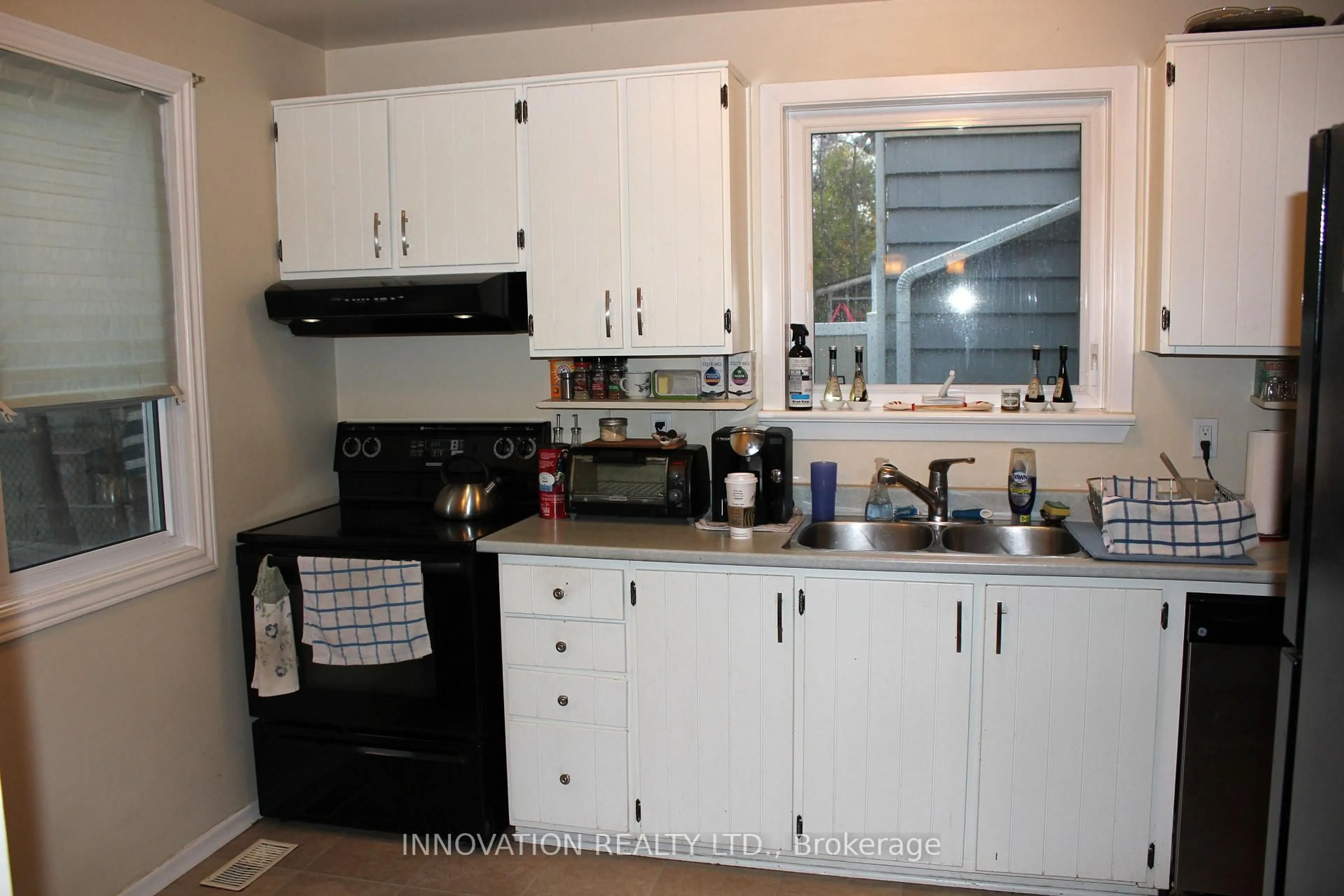 Standard kitchen, unknown for 59 Valewood Cres, Ottawa Ontario K1B 4G1