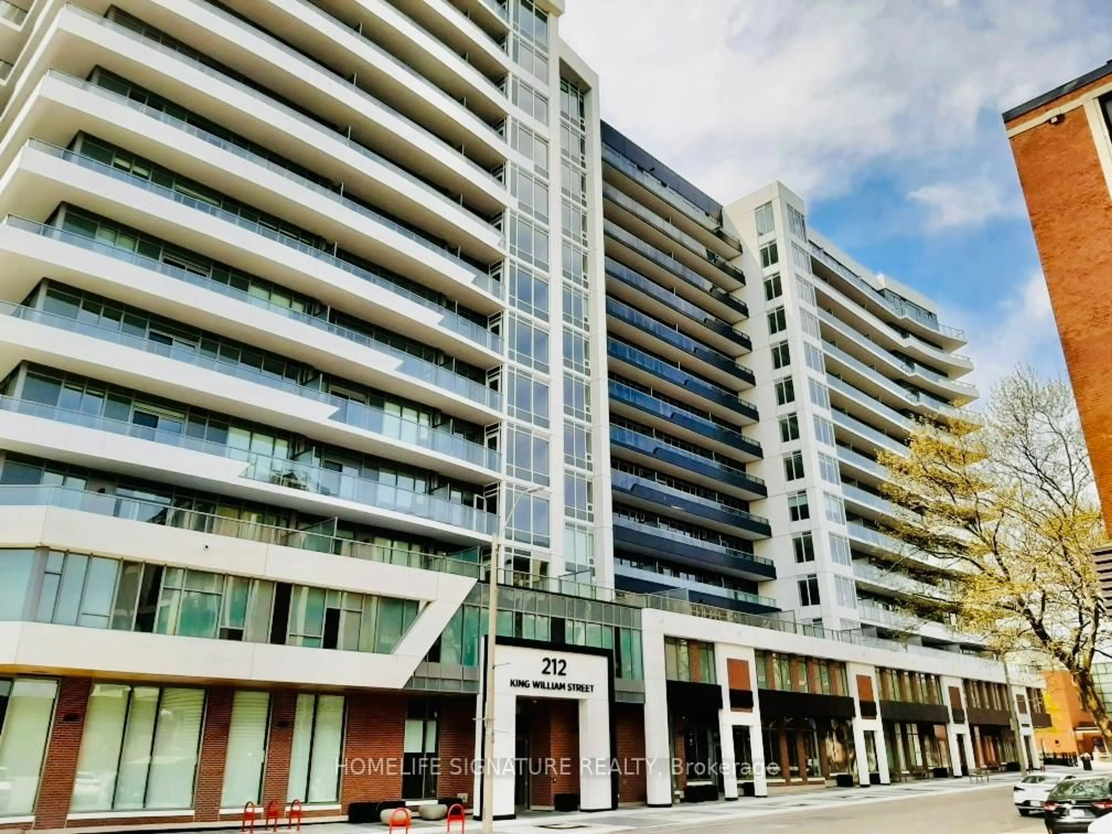 Indoor foyer for 212 King William St #1118, Hamilton Ontario L8R 0A7