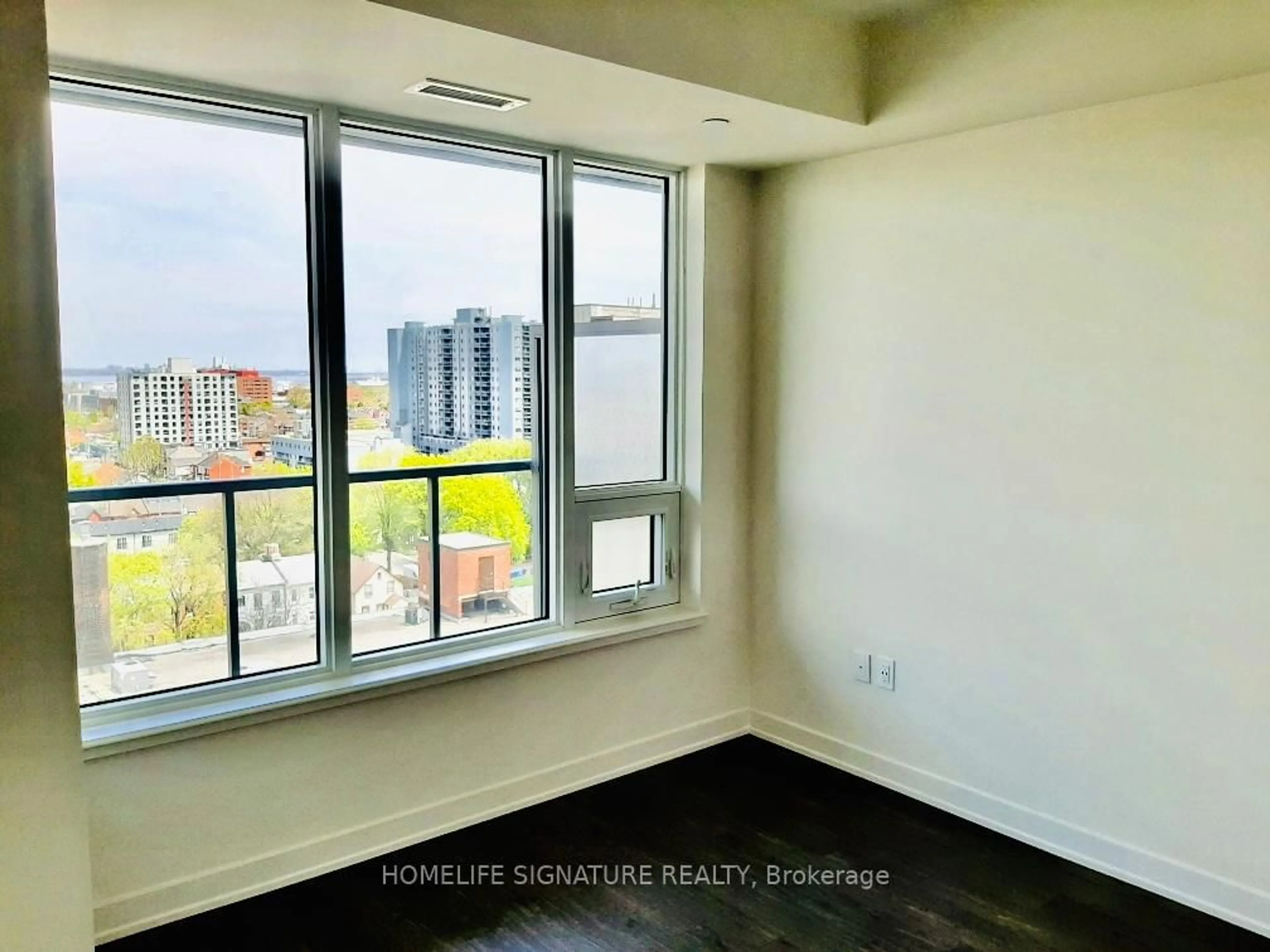 A pic of a room for 212 King William St #1118, Hamilton Ontario L8R 0A7