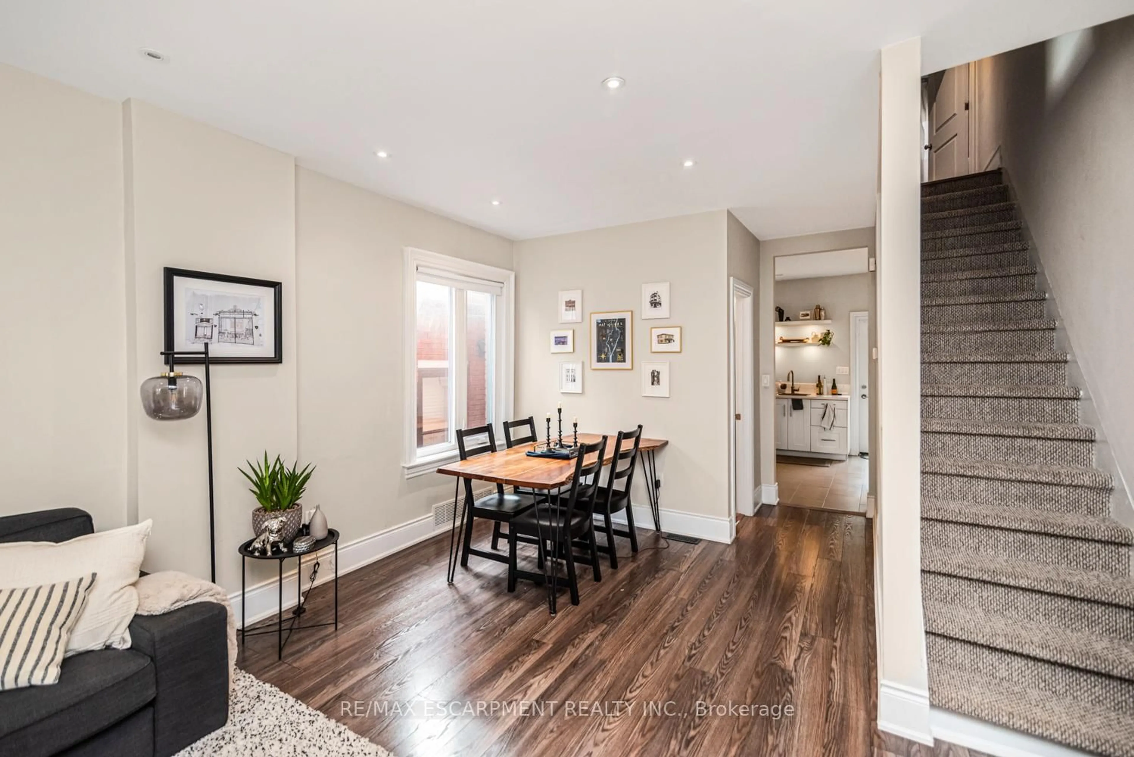 Dining room, wood/laminate floor for 319 Hunter St, Hamilton Ontario L8P 1S5