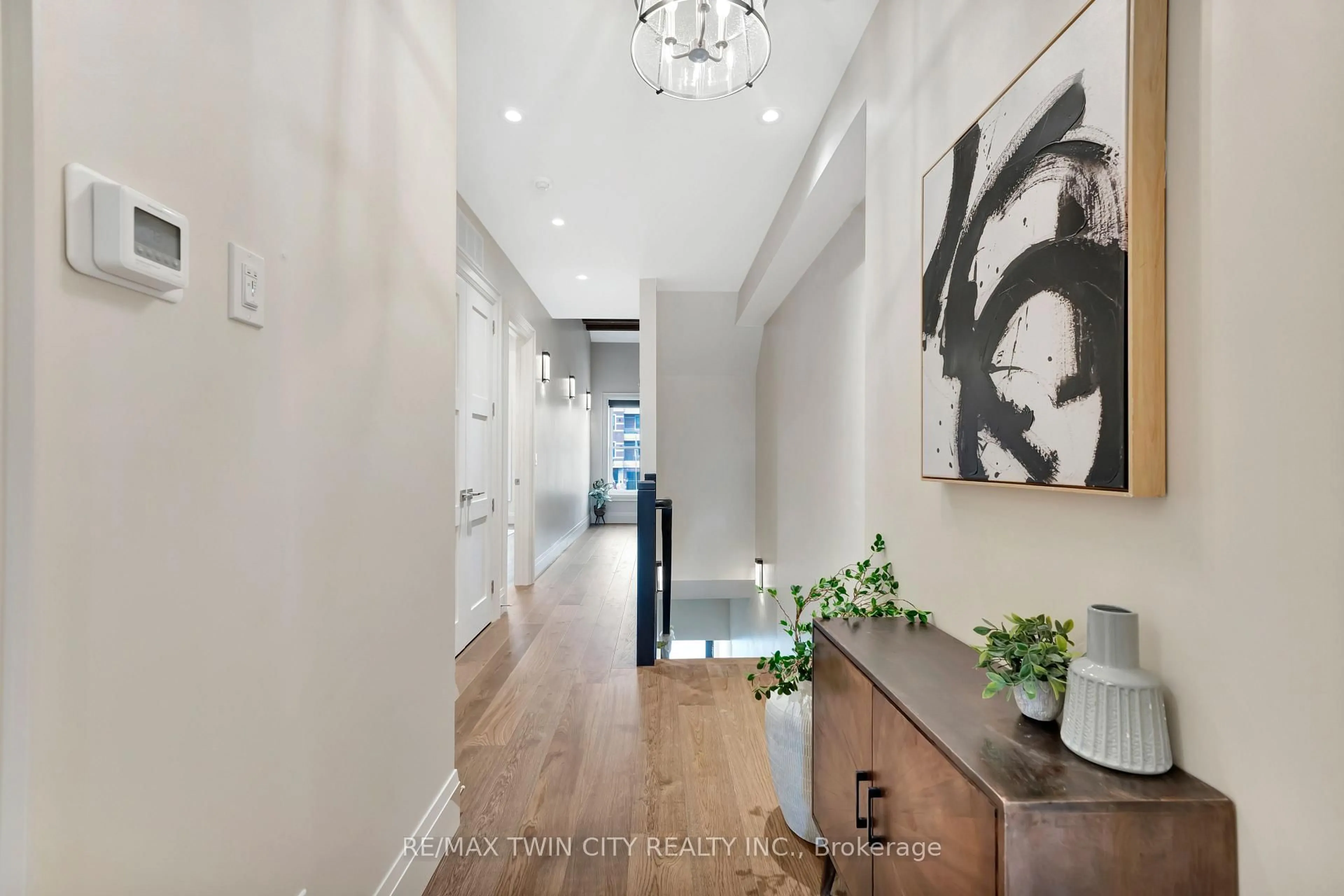 Indoor entryway for 7 Grand River St #204, Brant Ontario N3L 2L9