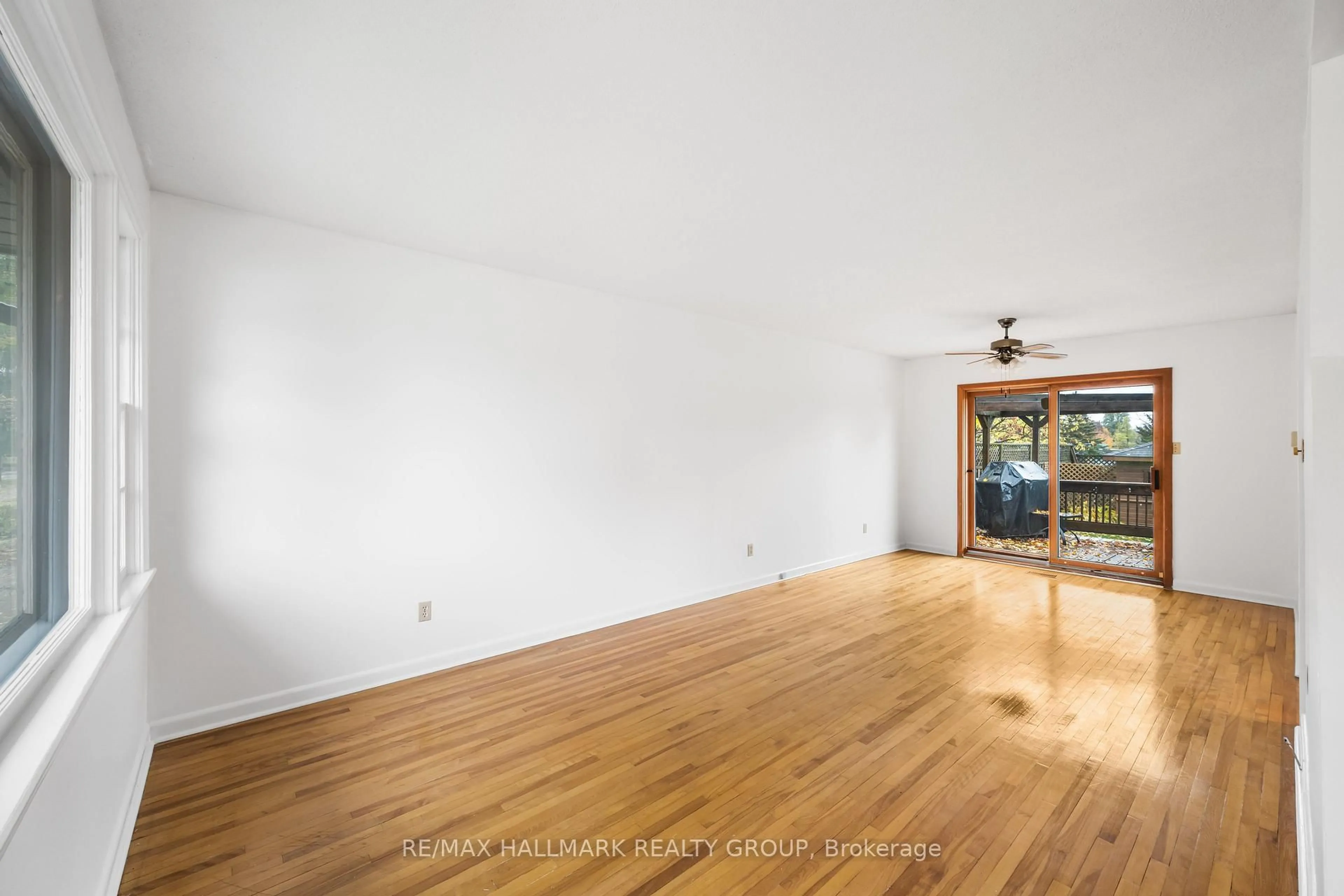 A pic of a room for 2028 OTHELLO Ave, Ottawa Ontario K1G 2A6