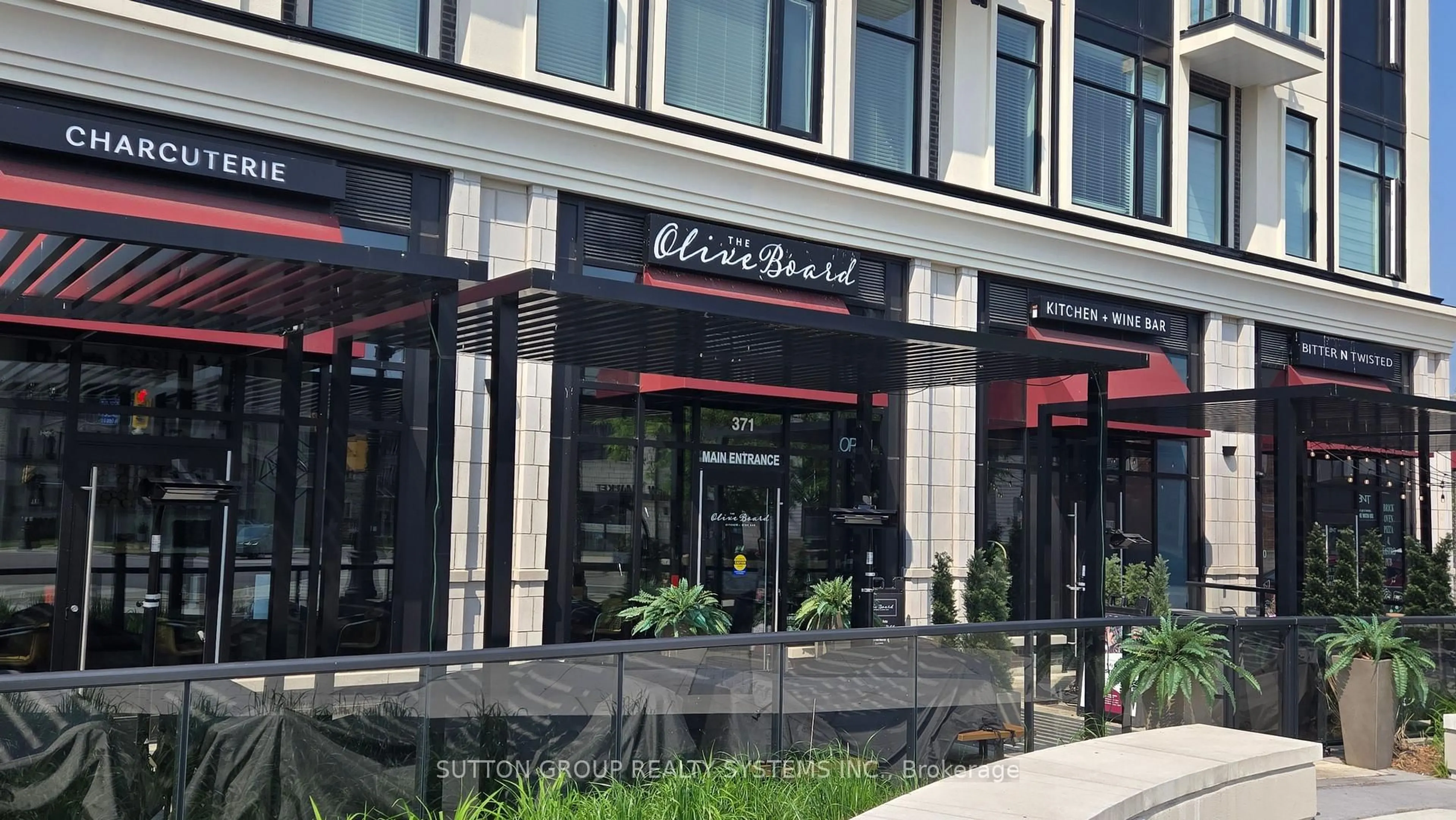 Lobby for 520 North Service Rd #409, Grimsby Ontario L3M 0C9