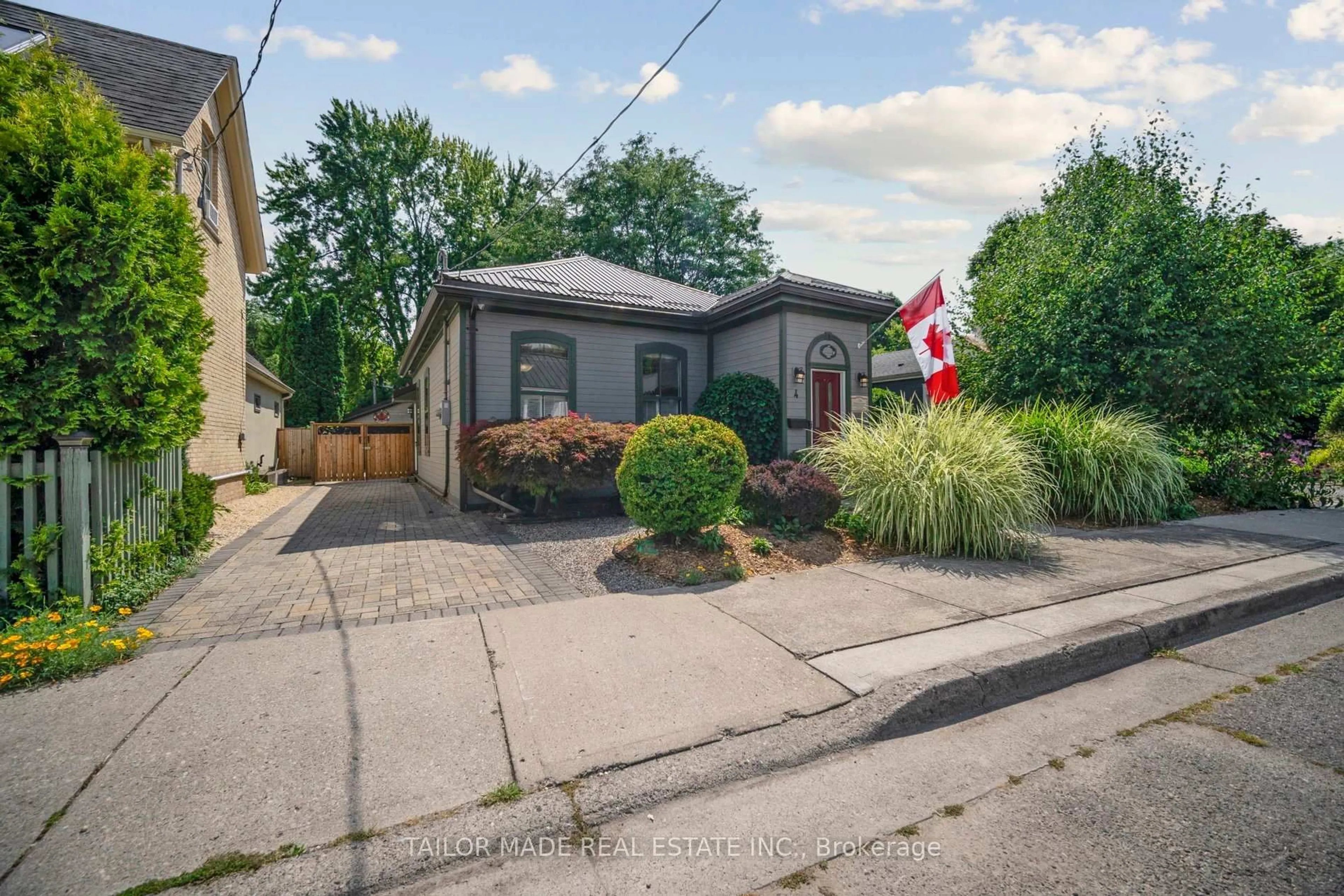 Unknown for 4 Leslie St, London North Ontario N6H 1H9
