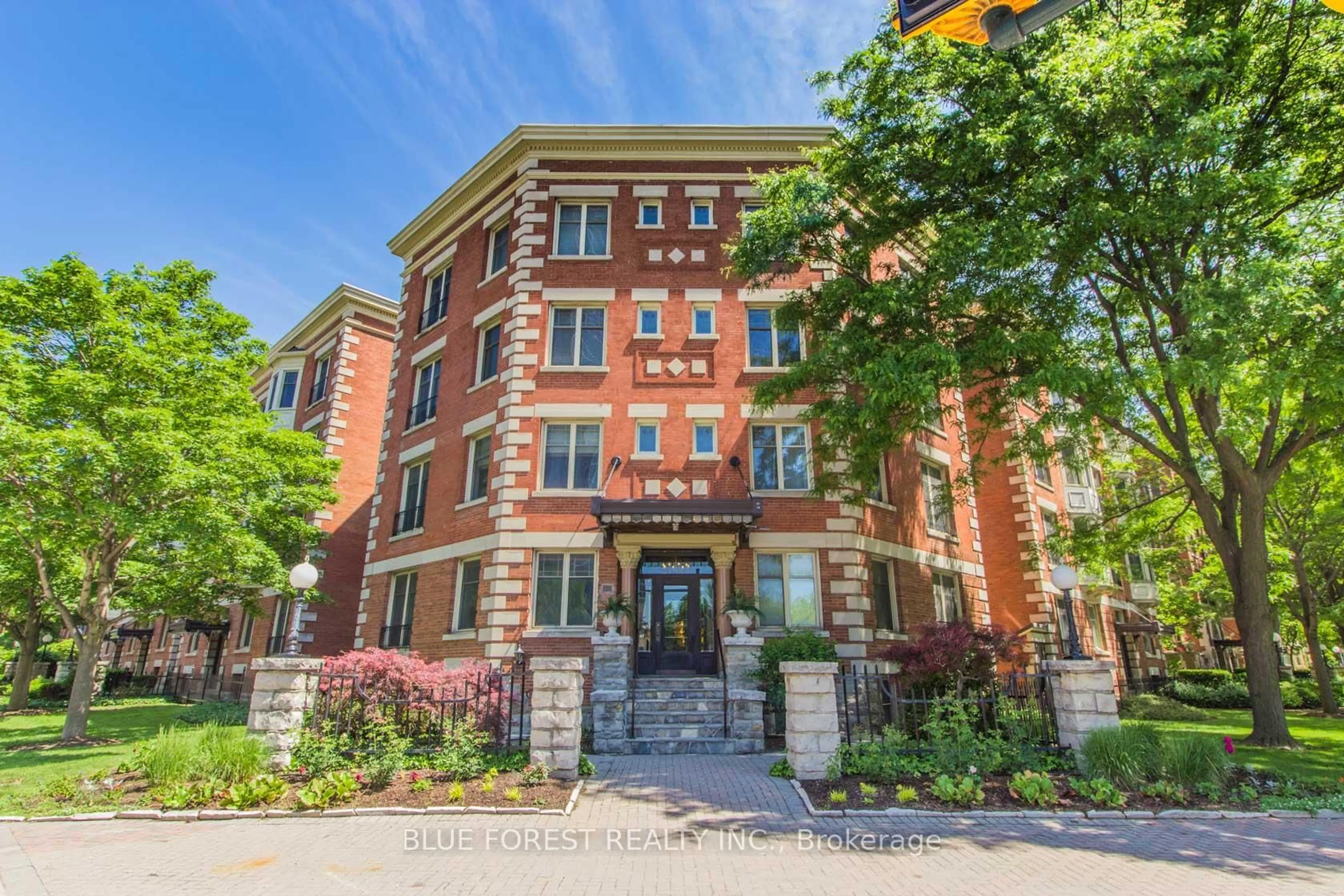 Home with brick exterior material, building for 460 Wellington St #102, London East Ontario N6A 3P8