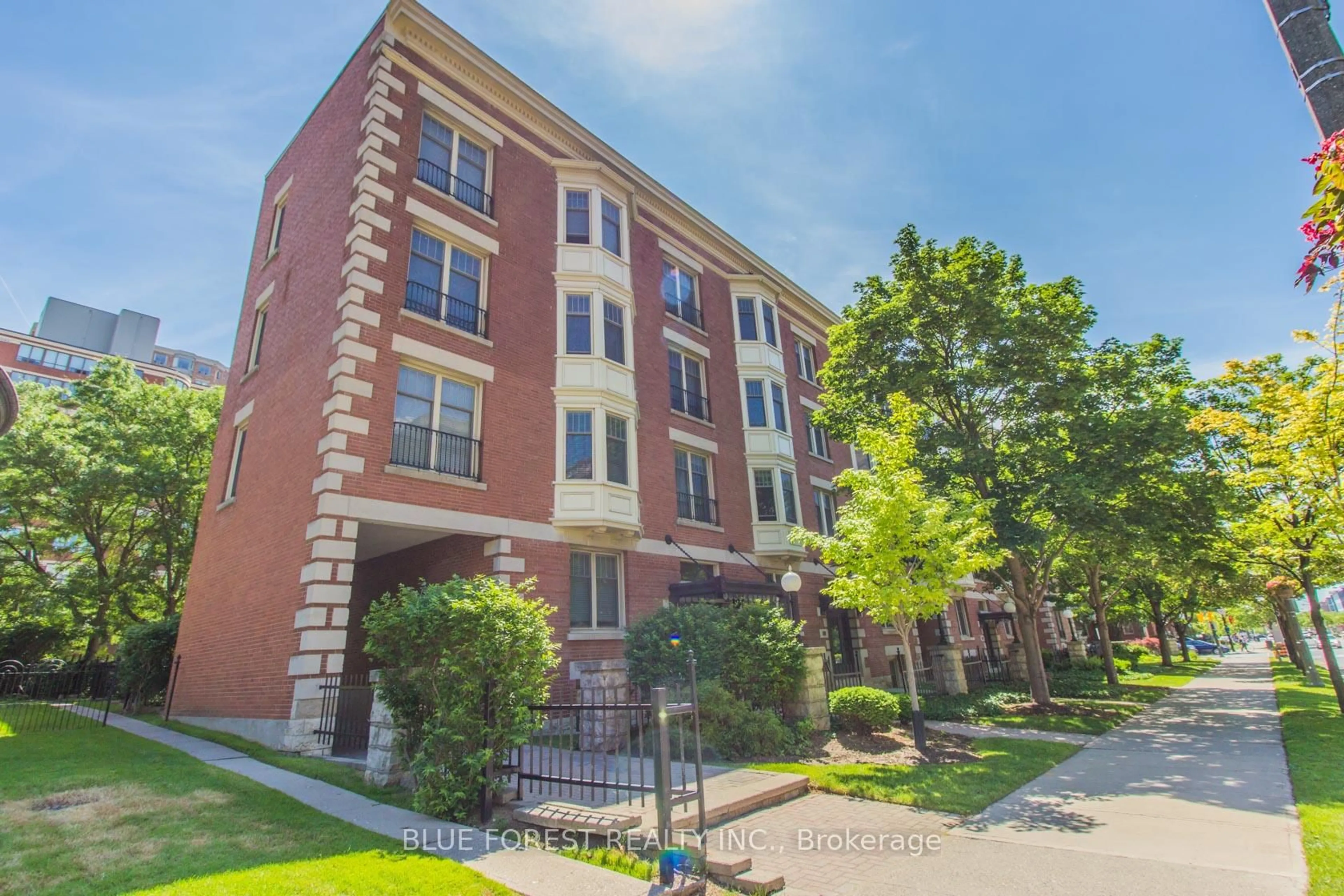 Home with brick exterior material, building for 460 Wellington St #102, London East Ontario N6A 3P8