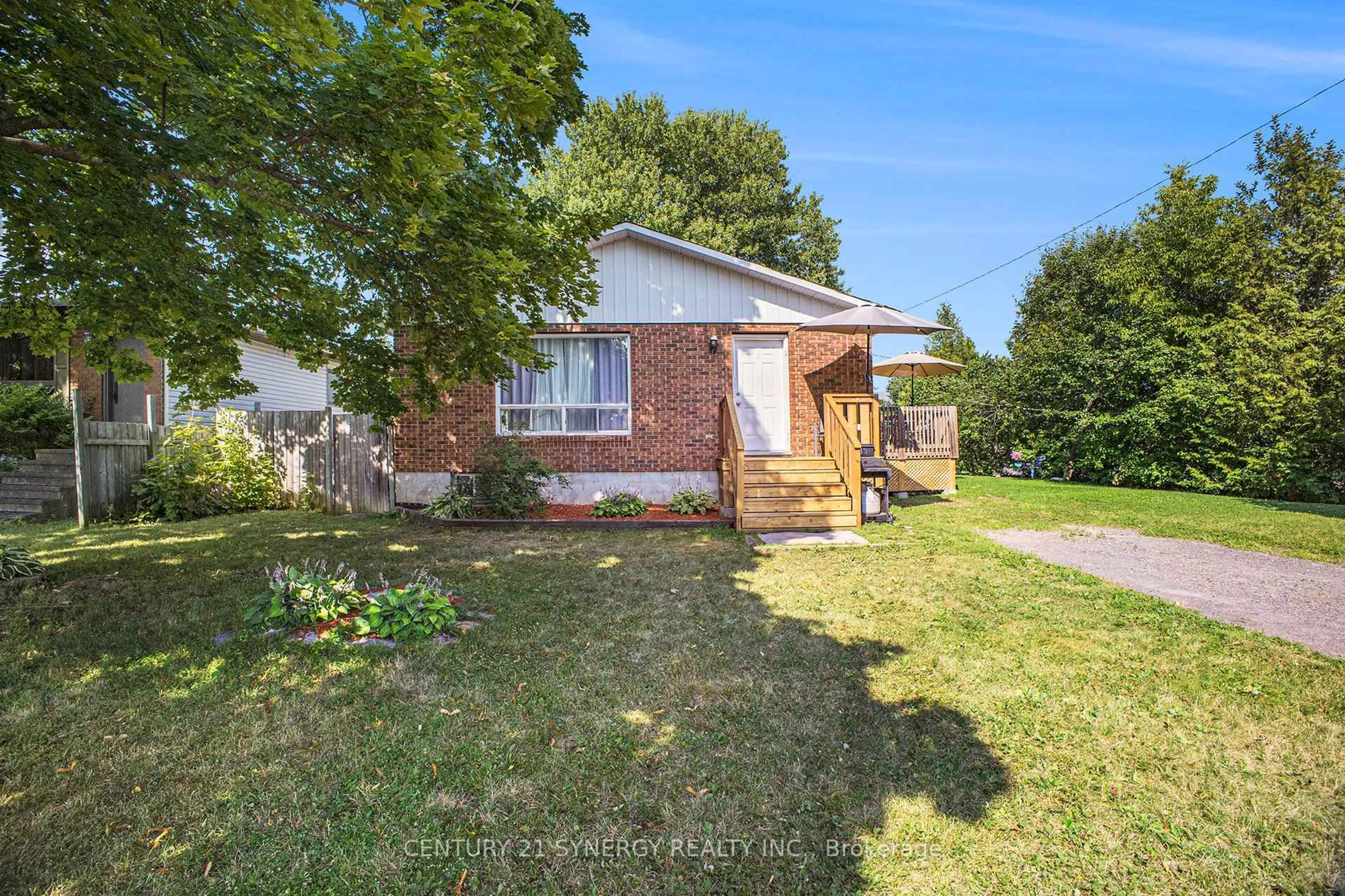 A pic from outside/outdoor area/front of a property/back of a property/a pic from drone, street for 389 Thomas St, Carleton Place Ontario K7C 3Z3