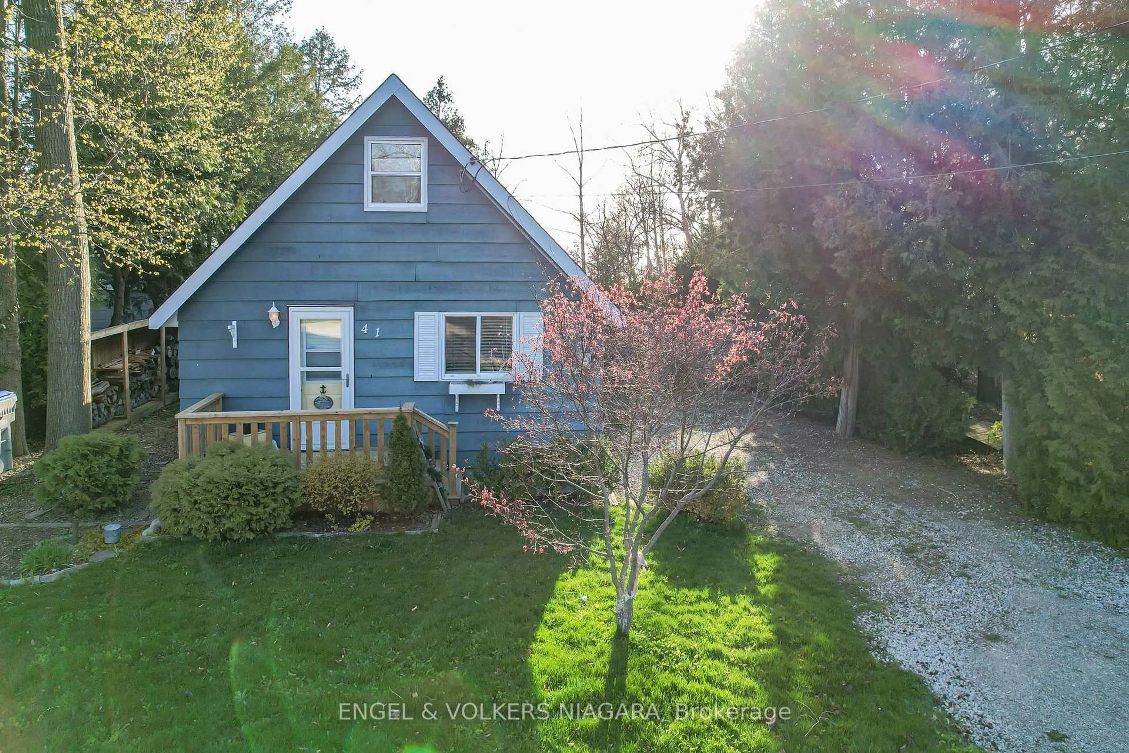A pic from outside/outdoor area/front of a property/back of a property/a pic from drone, street for 41 Andrew Cres, Goderich Ontario N7A 3X8