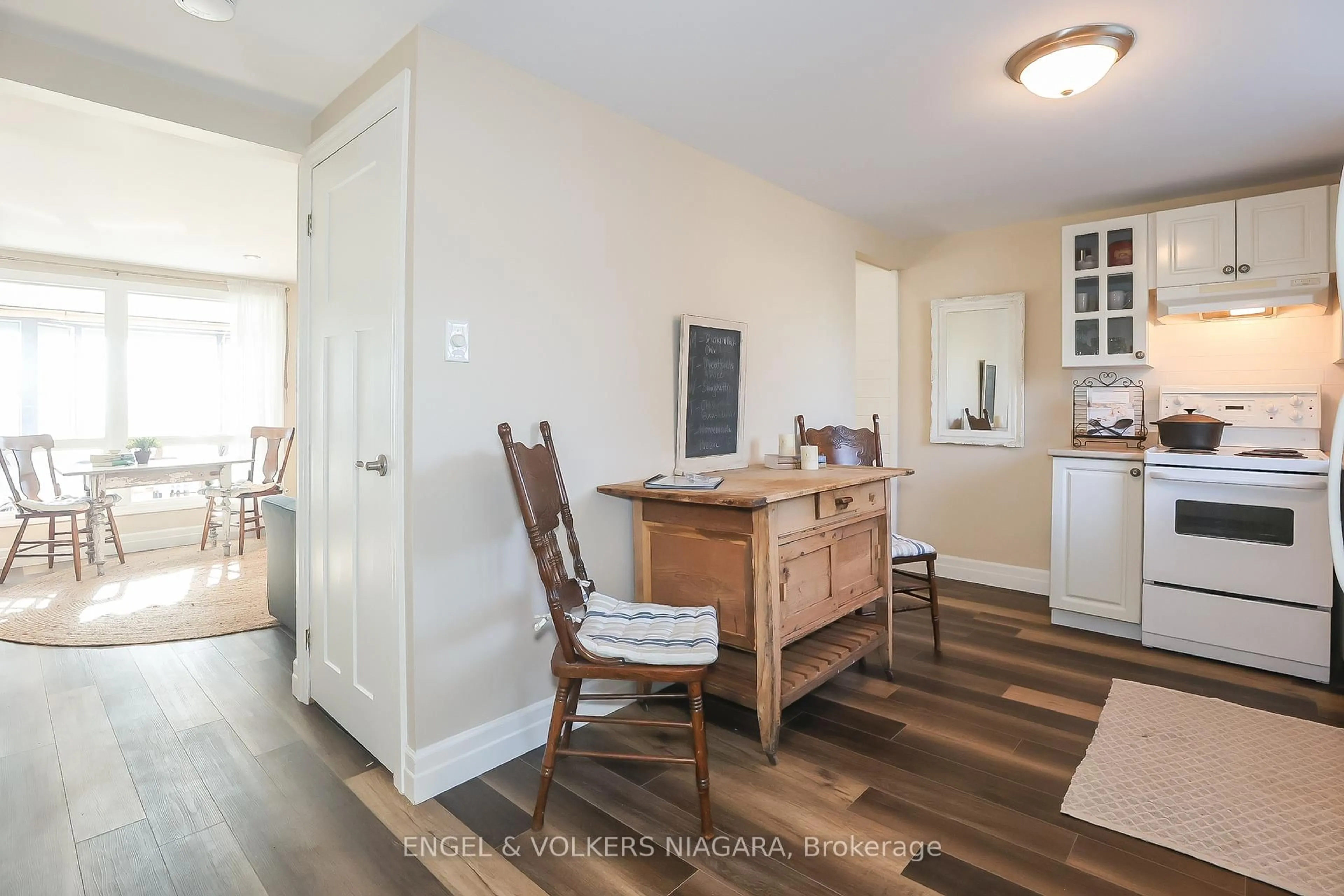 Indoor entryway for 41 Andrew Cres, Goderich Ontario N7A 3X8