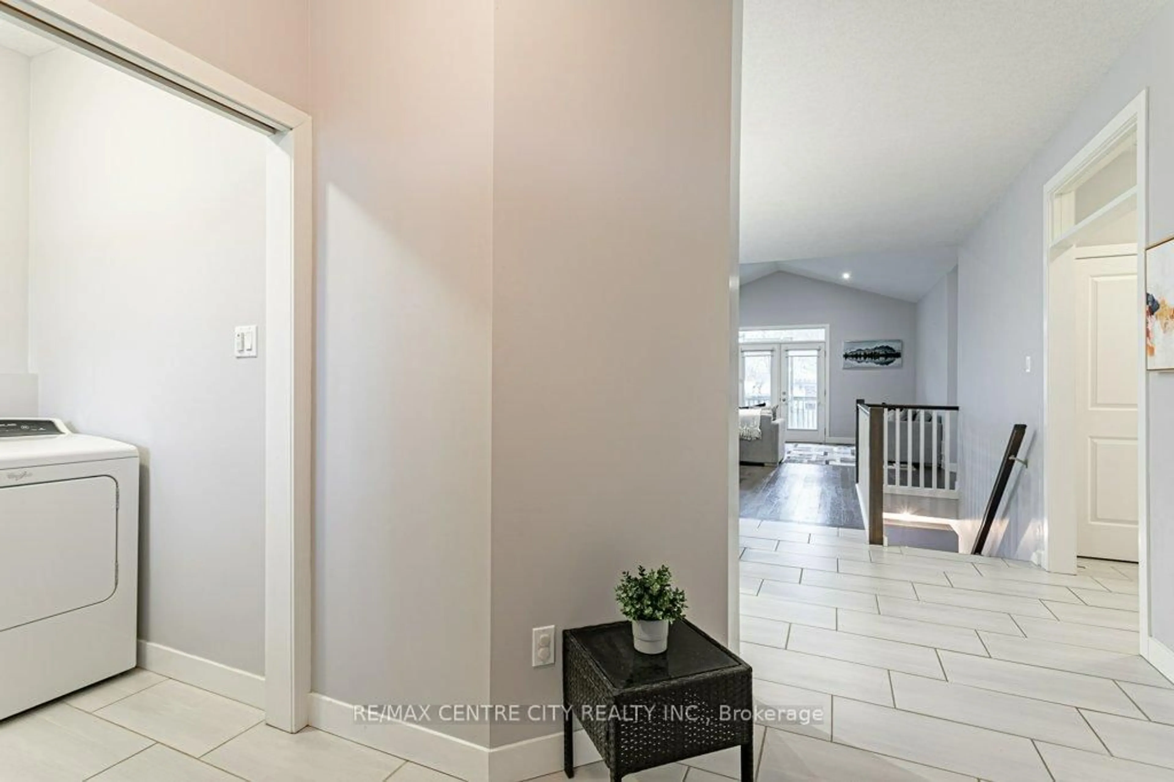 Indoor entryway for 2 Diamondridge Crt, St. Marys Ontario N4X 0B3