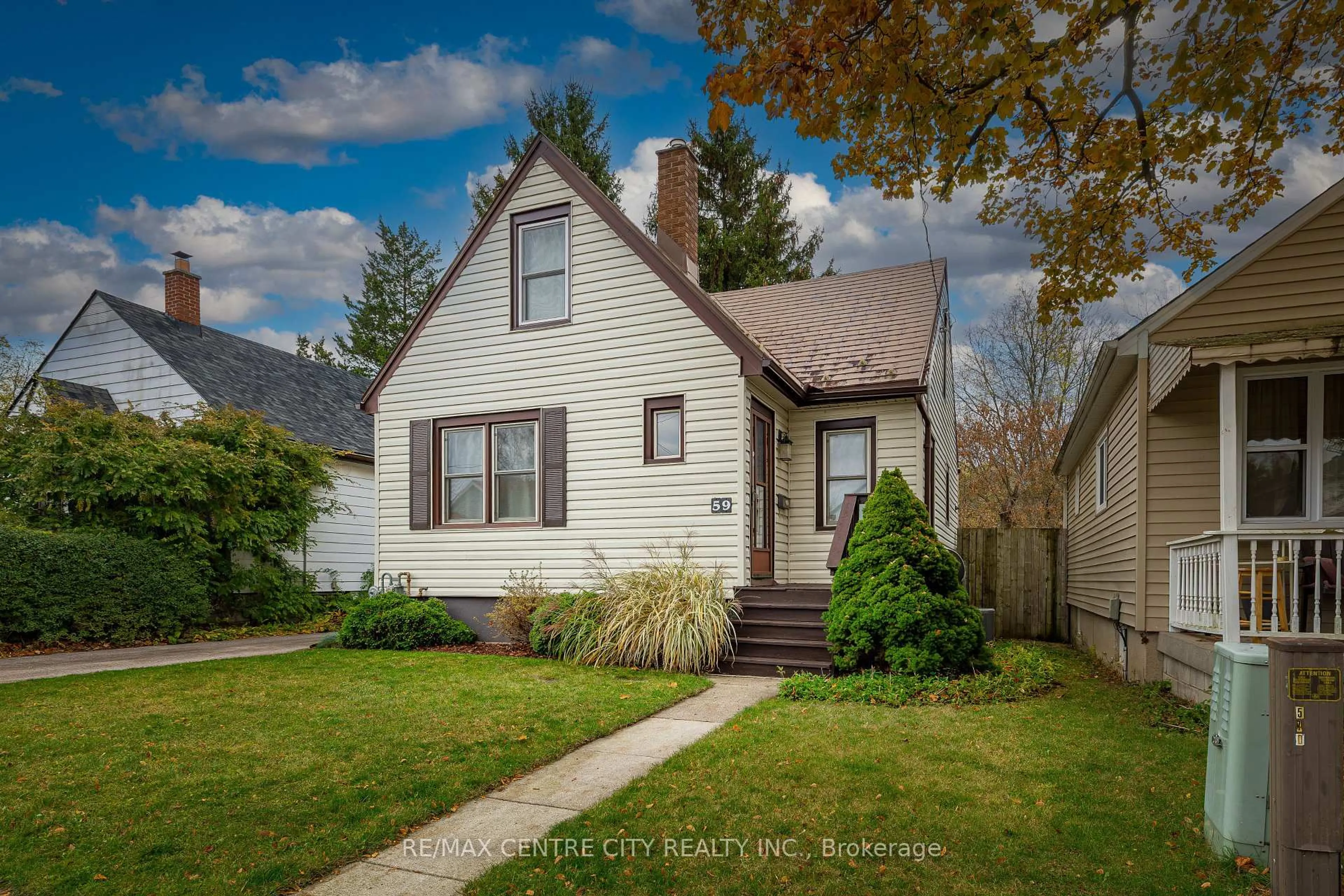 Home with vinyl exterior material, street for 59 Dakin St St, London East Ontario N5Z 1A4