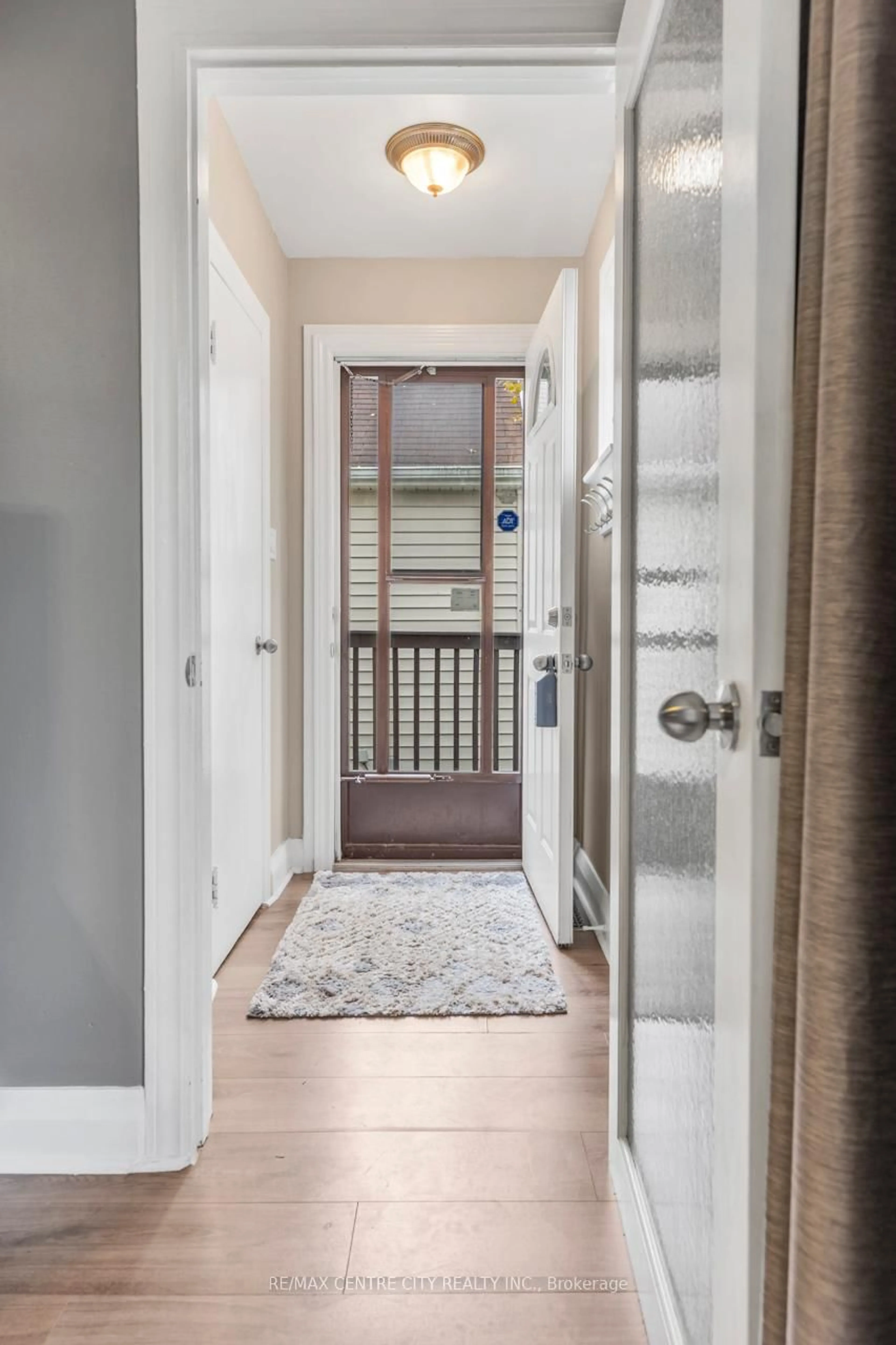 Indoor entryway for 59 Dakin St St, London East Ontario N5Z 1A4