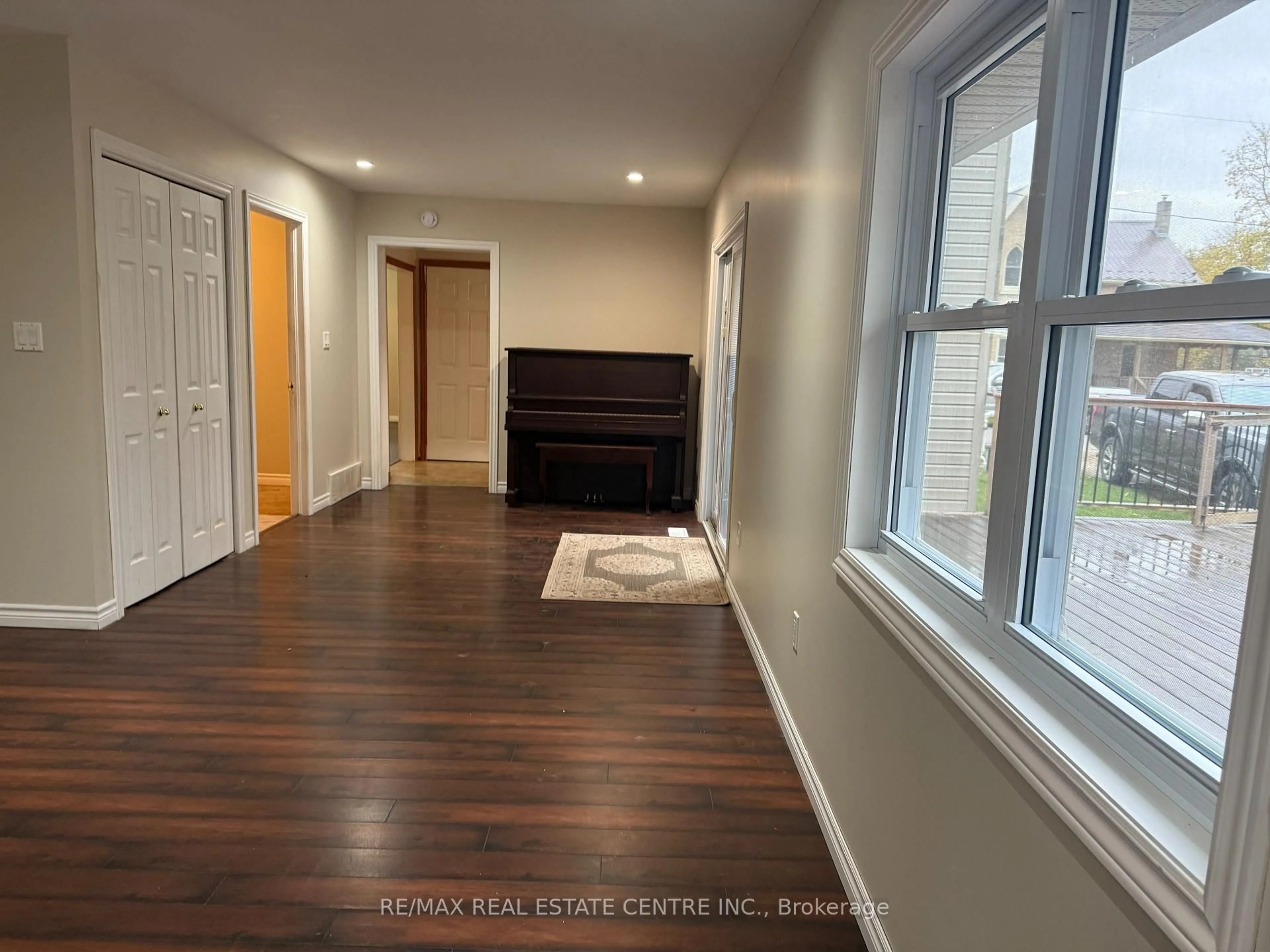 Indoor entryway for 107 Centre St, Southgate Ontario N0G 2A0