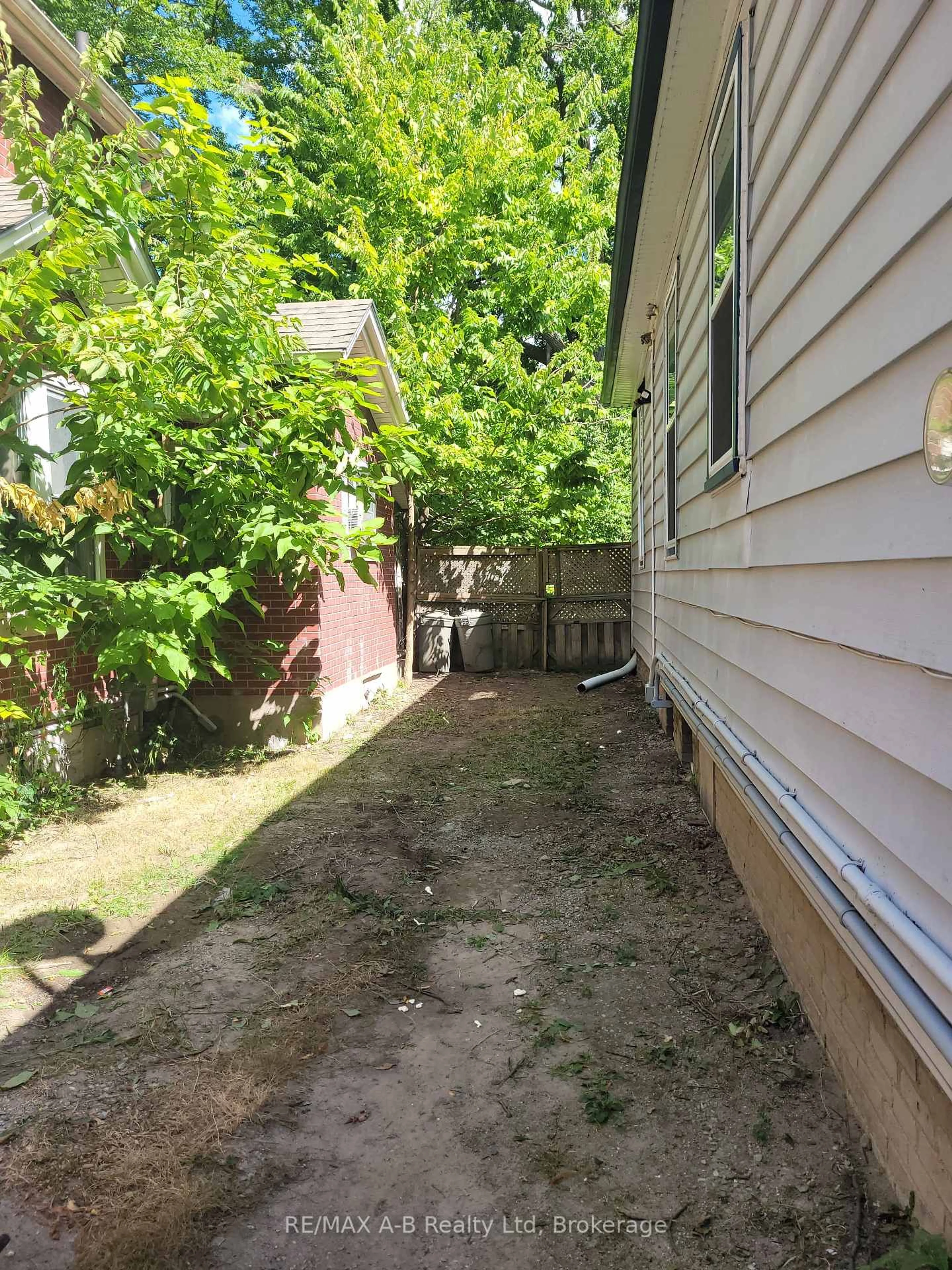 Unknown for 190 Colborne St, London East Ontario N6B 2S2