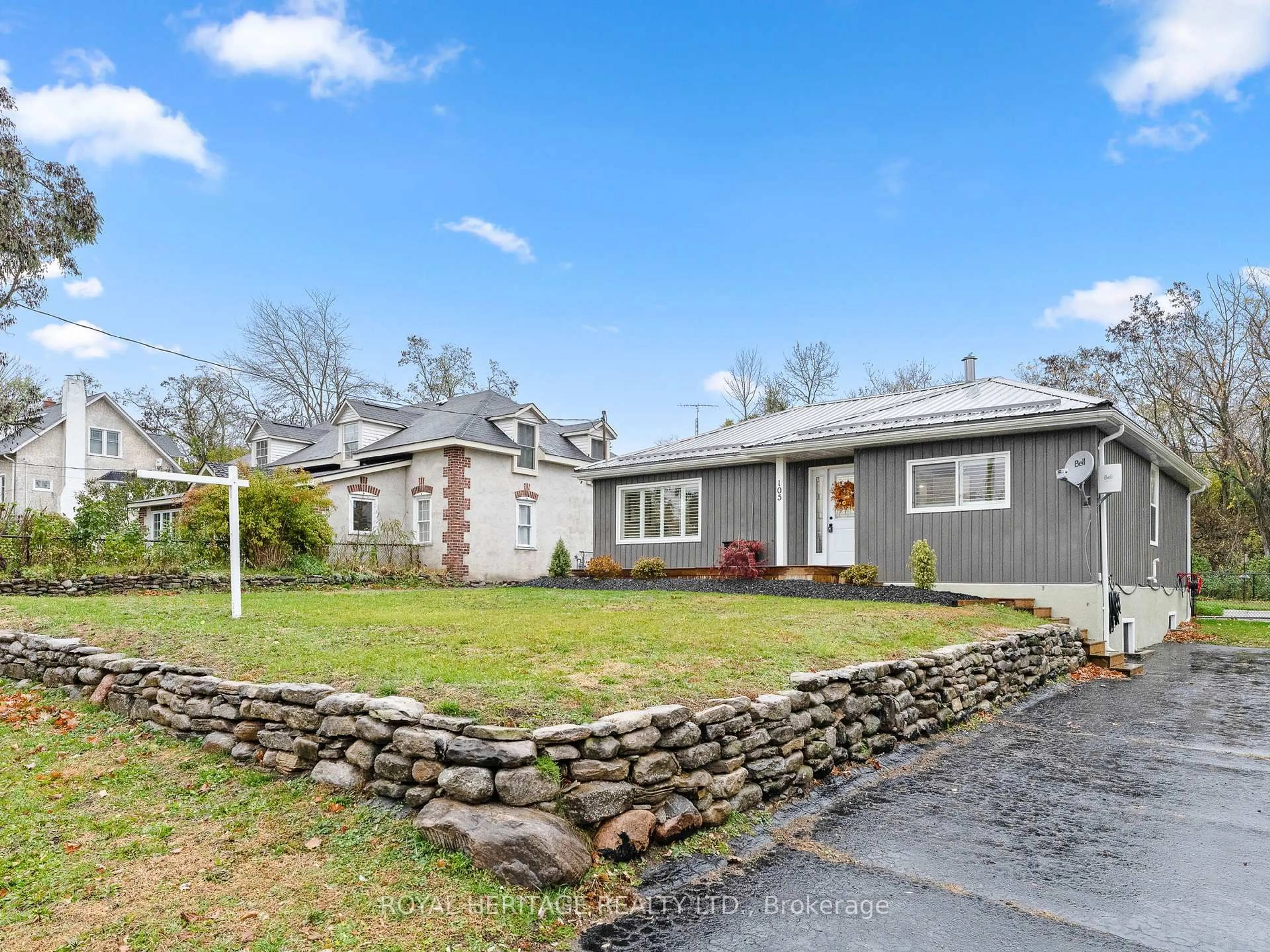 Home with vinyl exterior material, street for 105 Front St, Trent Hills Ontario K0L 1Y0