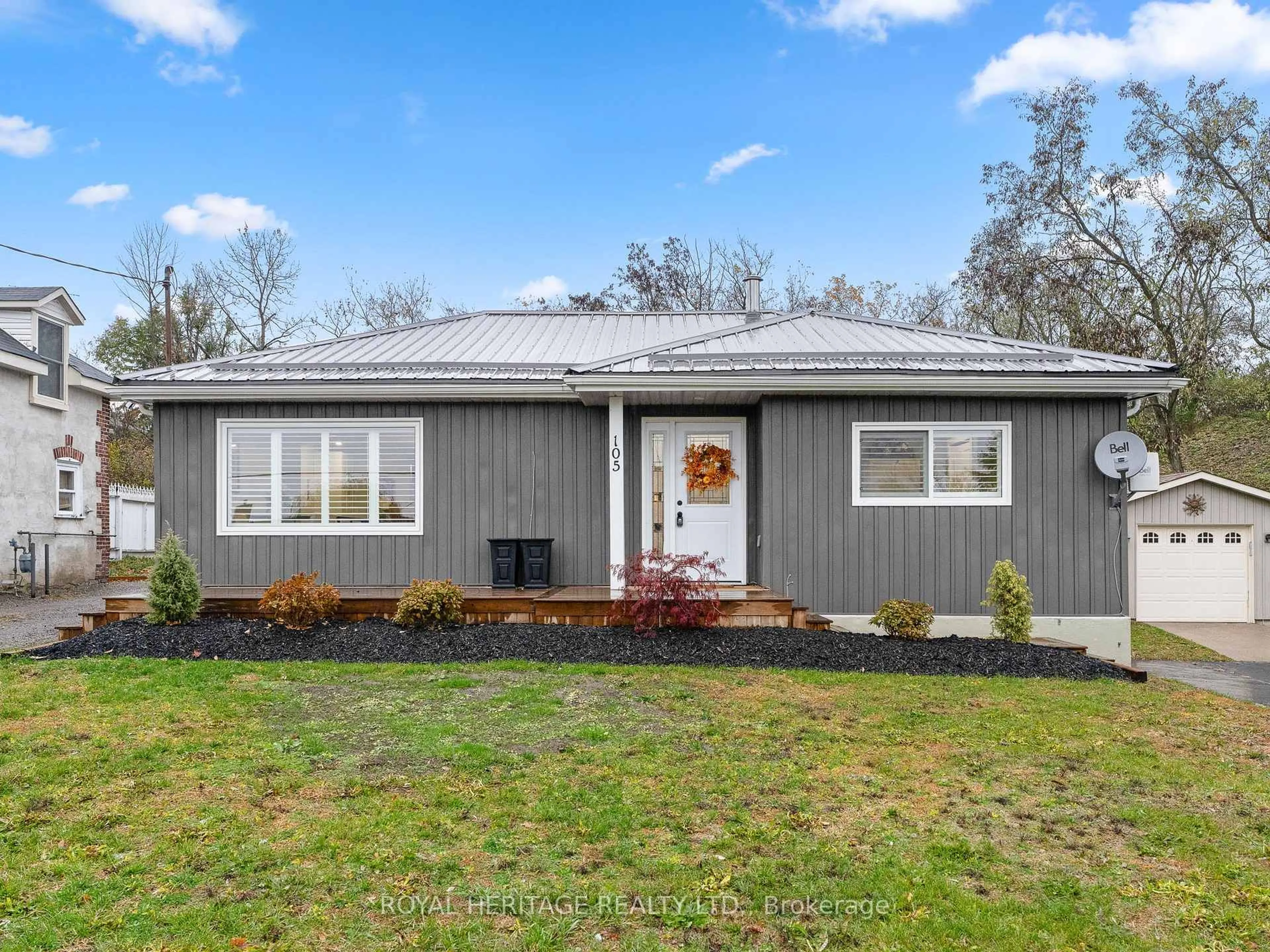 Home with vinyl exterior material, unknown for 105 Front St, Trent Hills Ontario K0L 1Y0