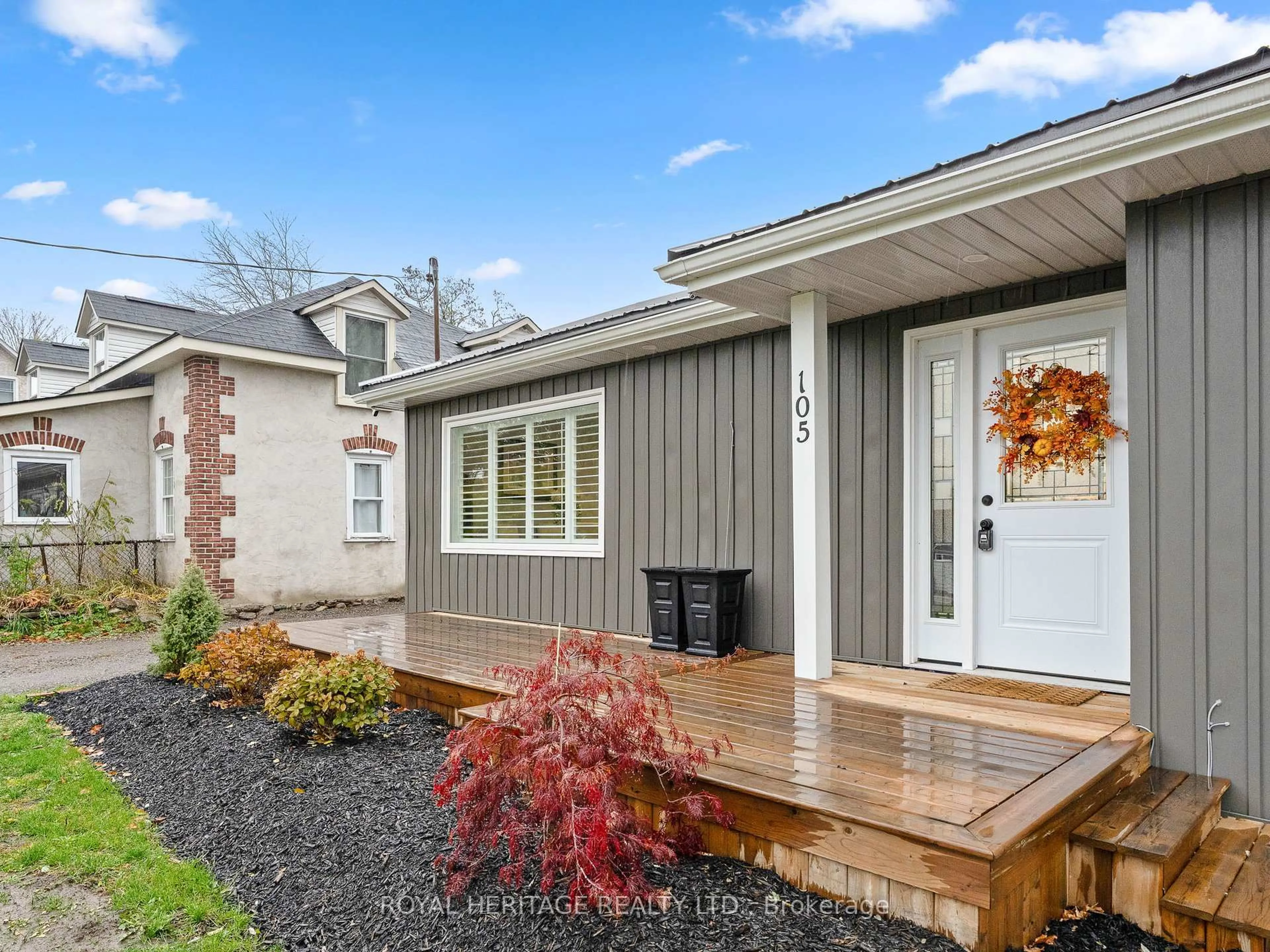 Home with vinyl exterior material, street for 105 Front St, Trent Hills Ontario K0L 1Y0