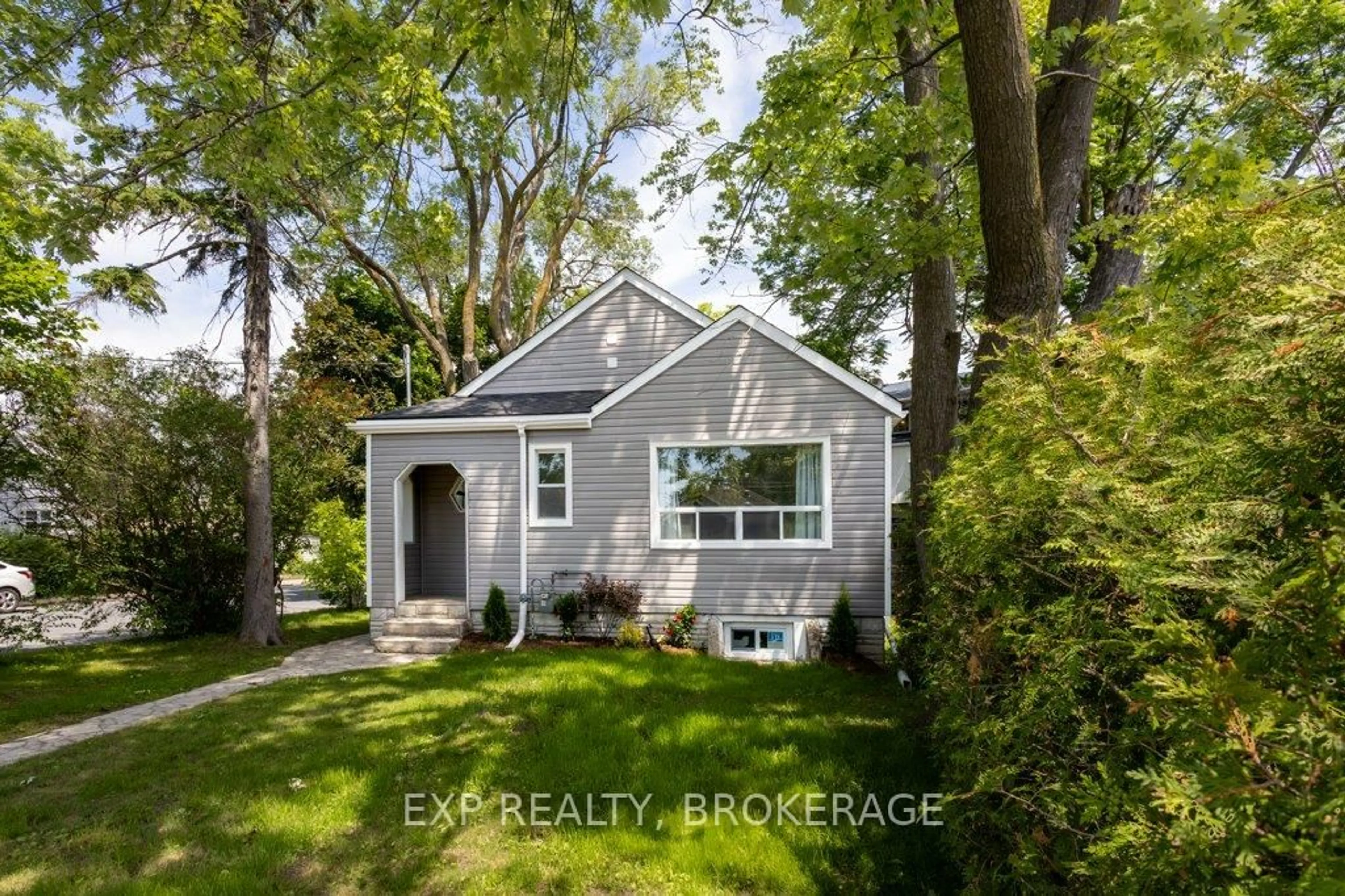 Home with vinyl exterior material, street for 19 Scott St, Kingston Ontario K7L 1L3