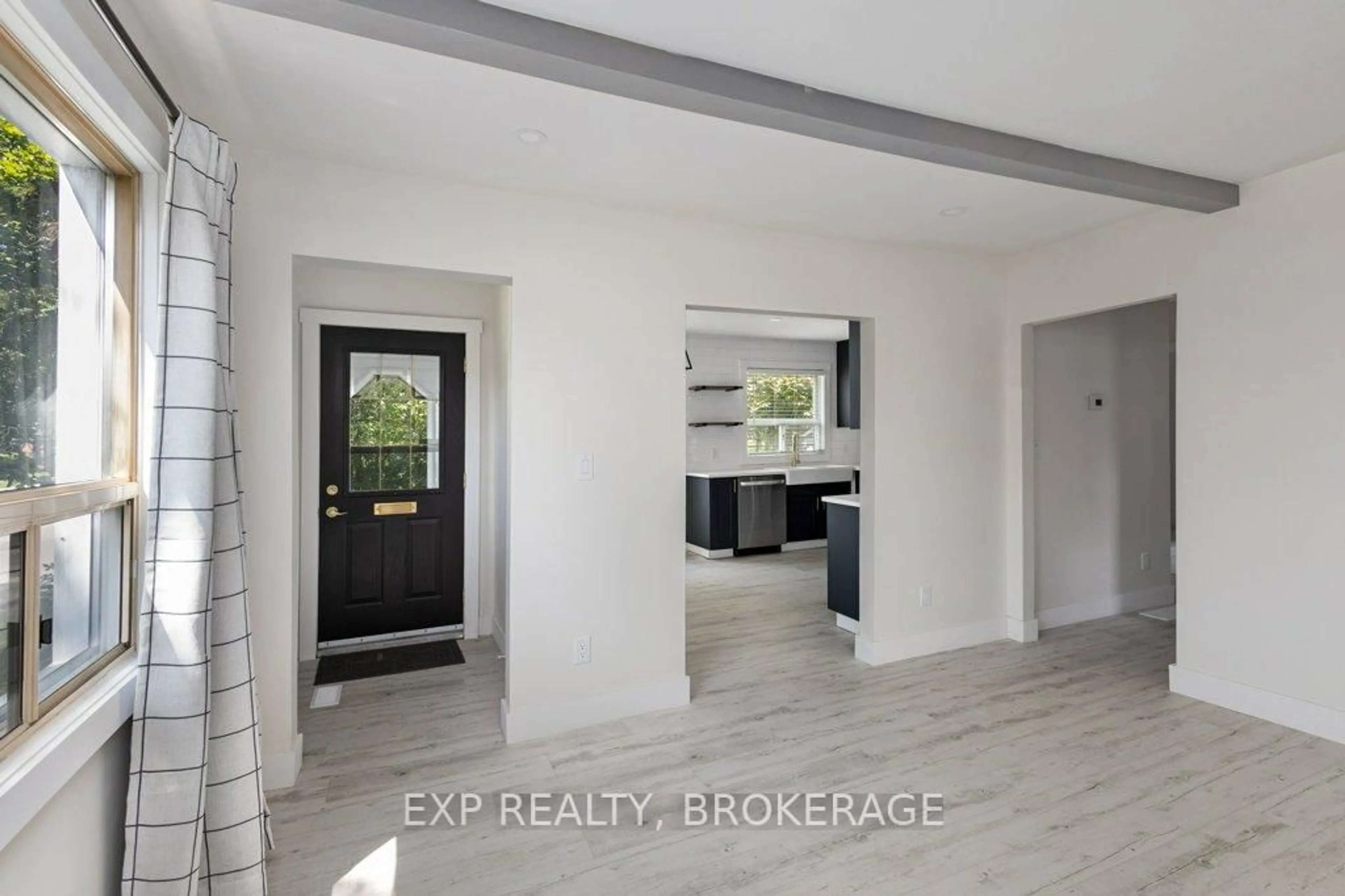 Indoor entryway for 19 Scott St, Kingston Ontario K7L 1L3