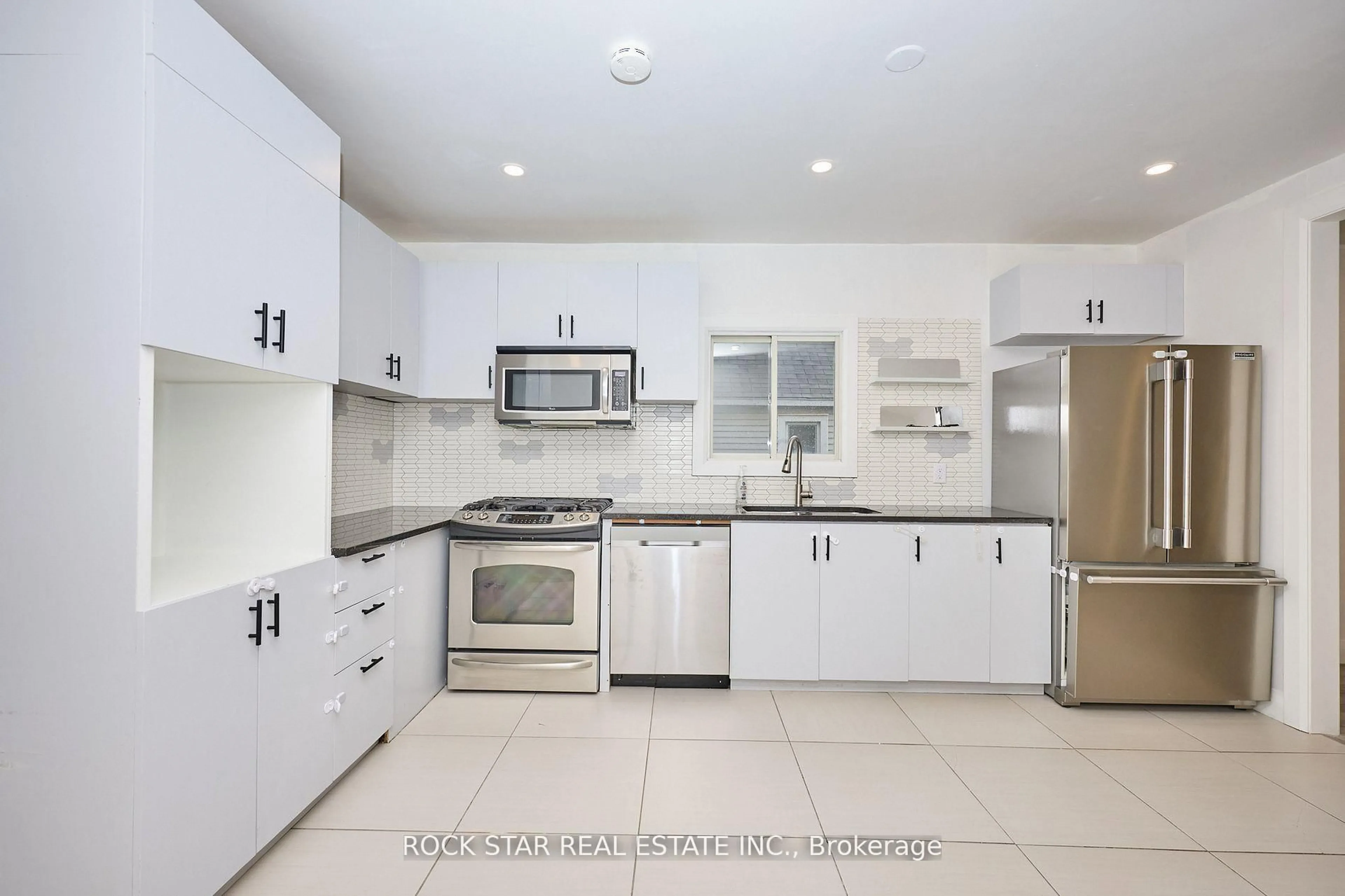 Standard kitchen, ceramic/tile floor for 65 Almond St, Welland Ontario L3B 3P6