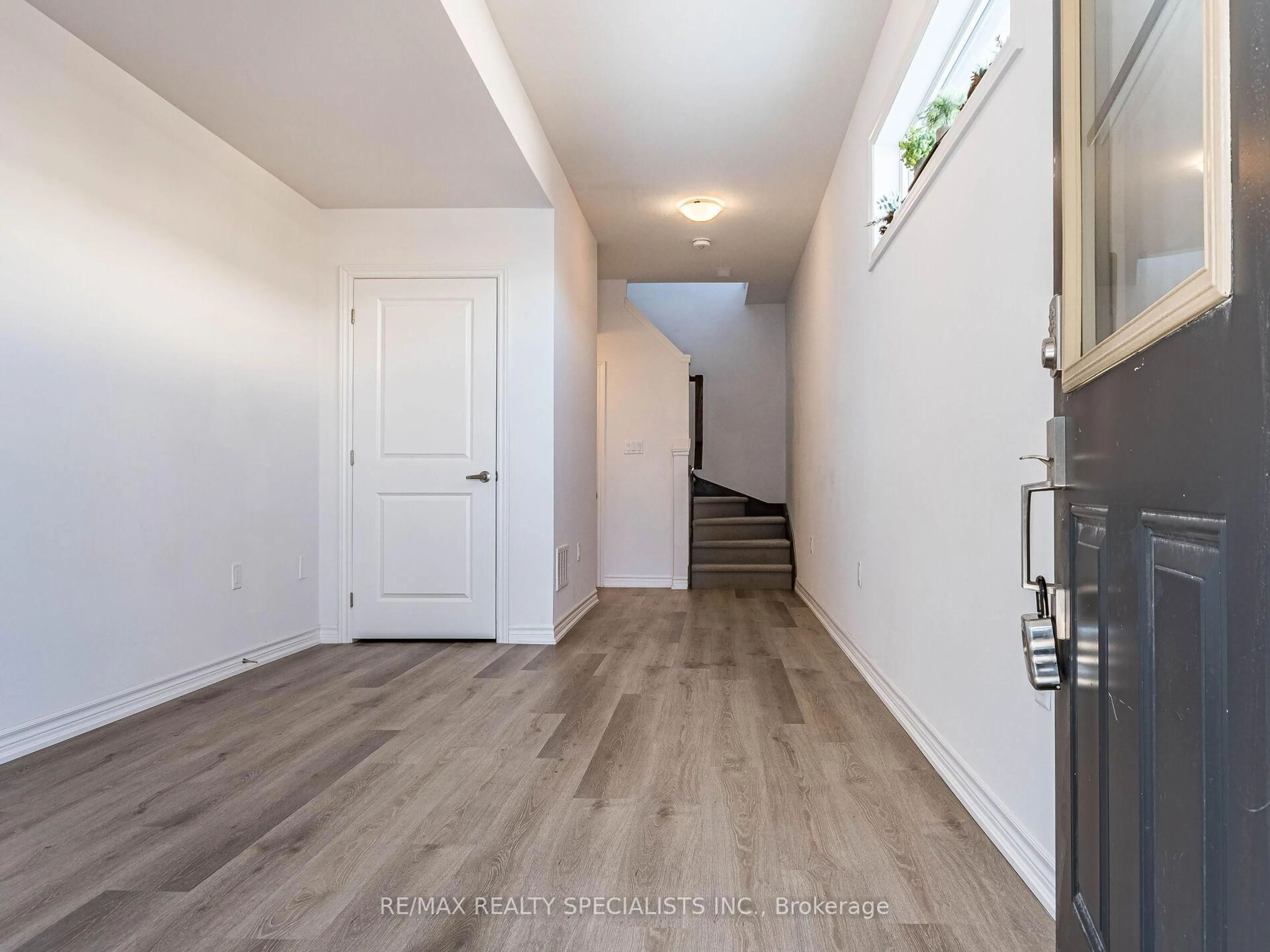 Indoor entryway for 461 Blackburn Dr #110, Brantford Ontario N3T 0W9