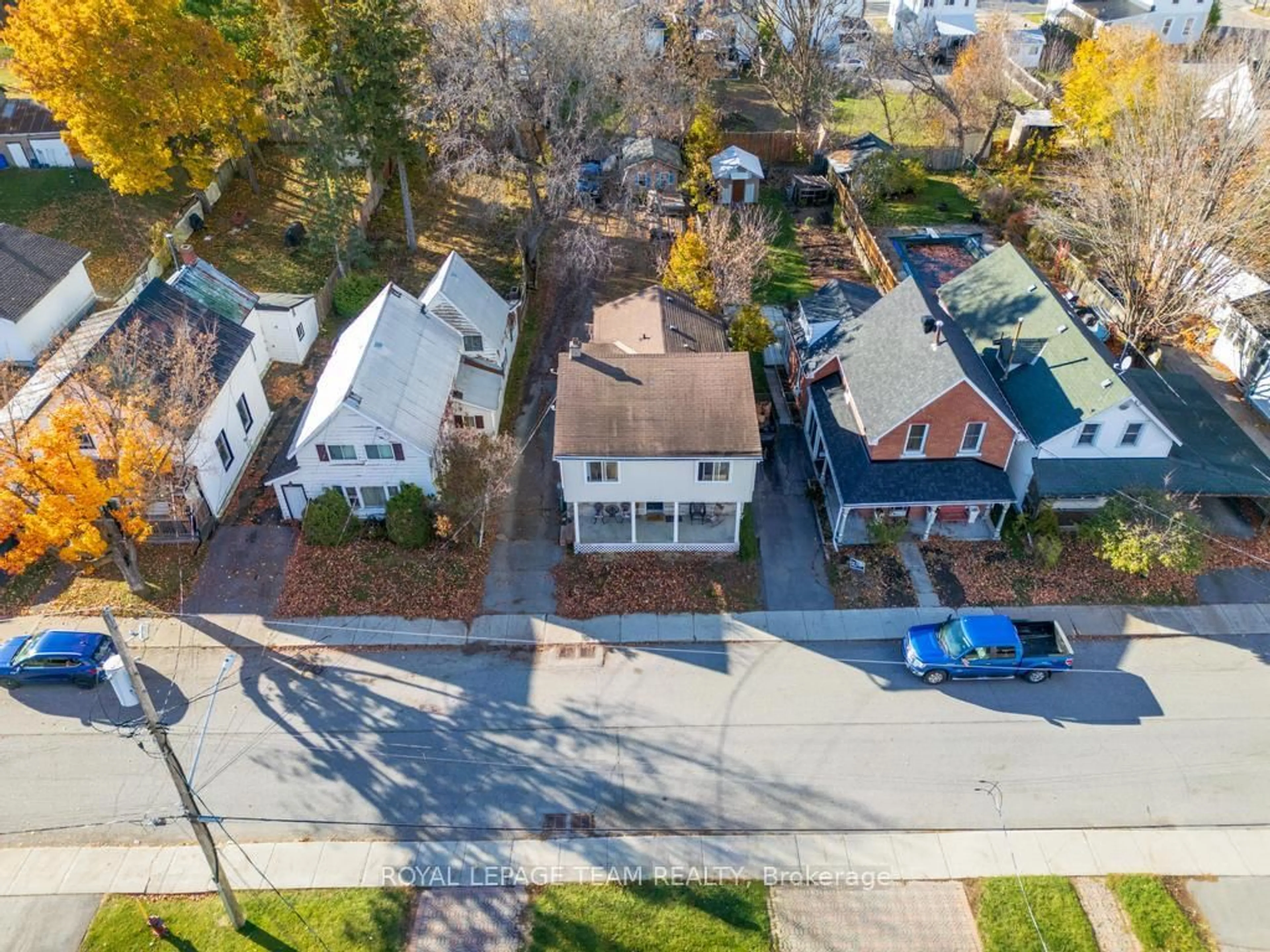 A pic from outside/outdoor area/front of a property/back of a property/a pic from drone, street for 198 Harriet St, Arnprior Ontario K7S 2T1