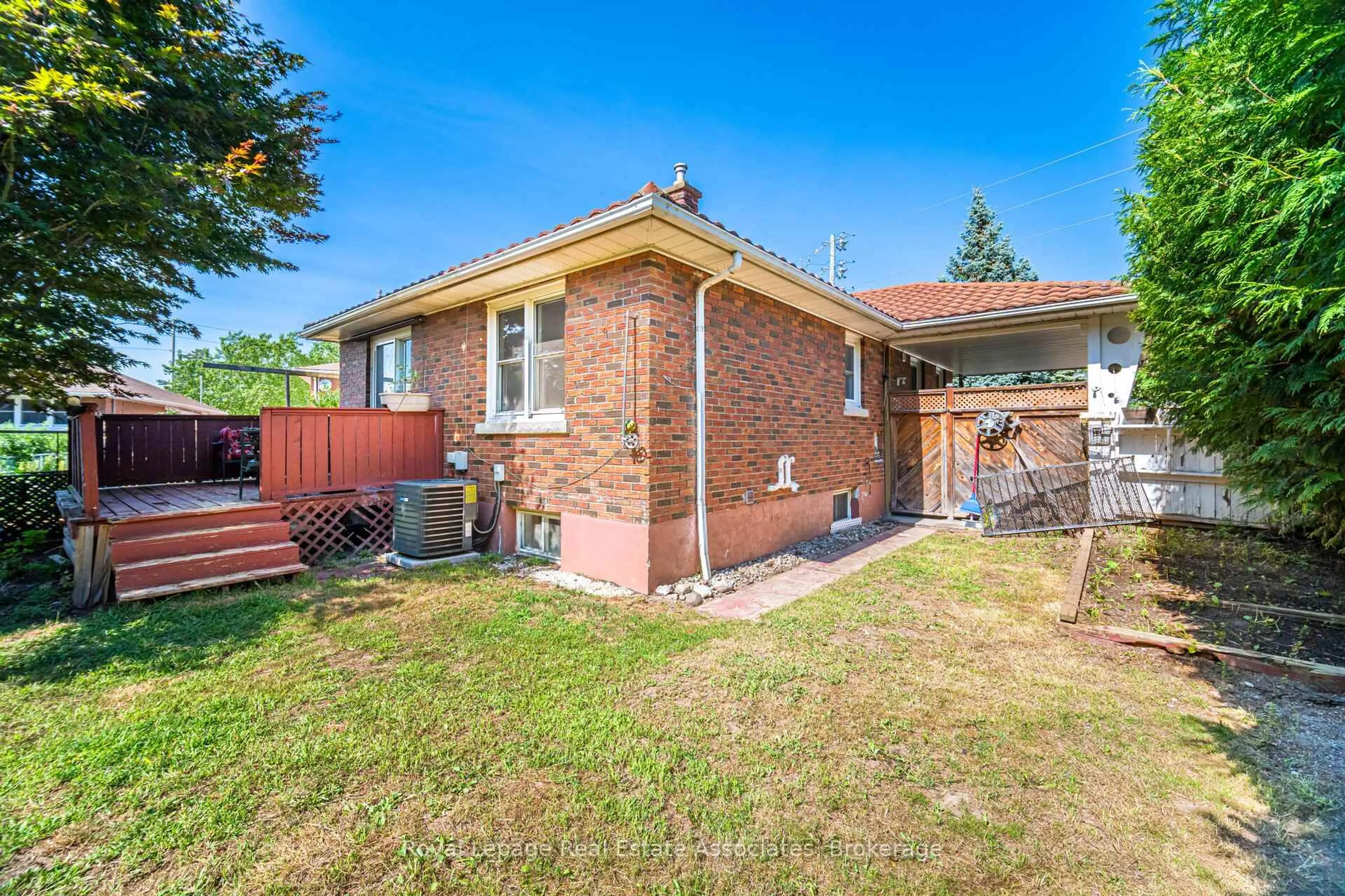 Home with brick exterior material, street for 319 Grantham Ave, St. Catharines Ontario L2M 5A5