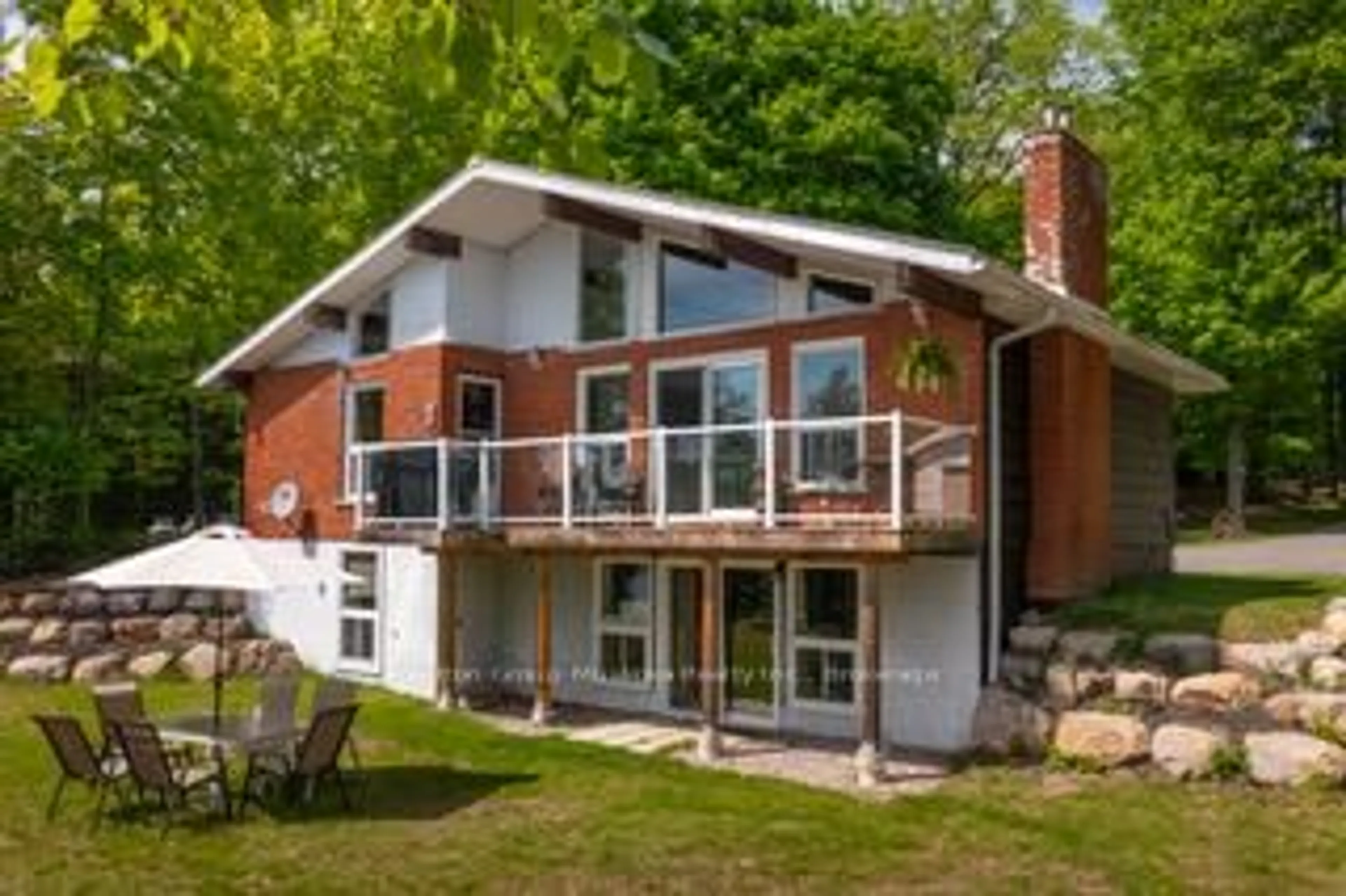 Home with brick exterior material, building for 562 and 568 East Waseosa Lake Rd, Huntsville Ontario P1H 2J4