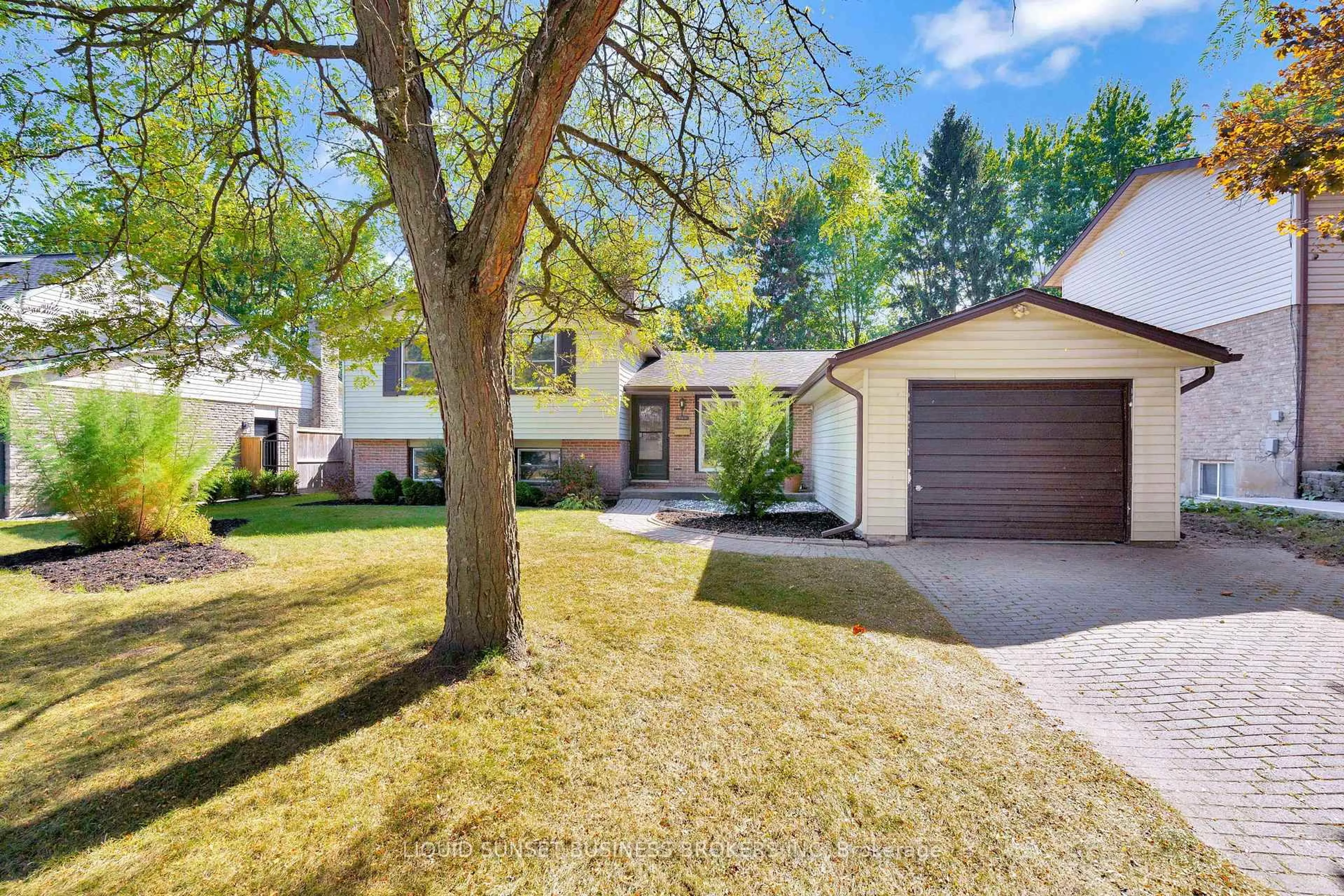 Home with vinyl exterior material, street for 723 Barclay Rd, London South Ontario N6K 1K4